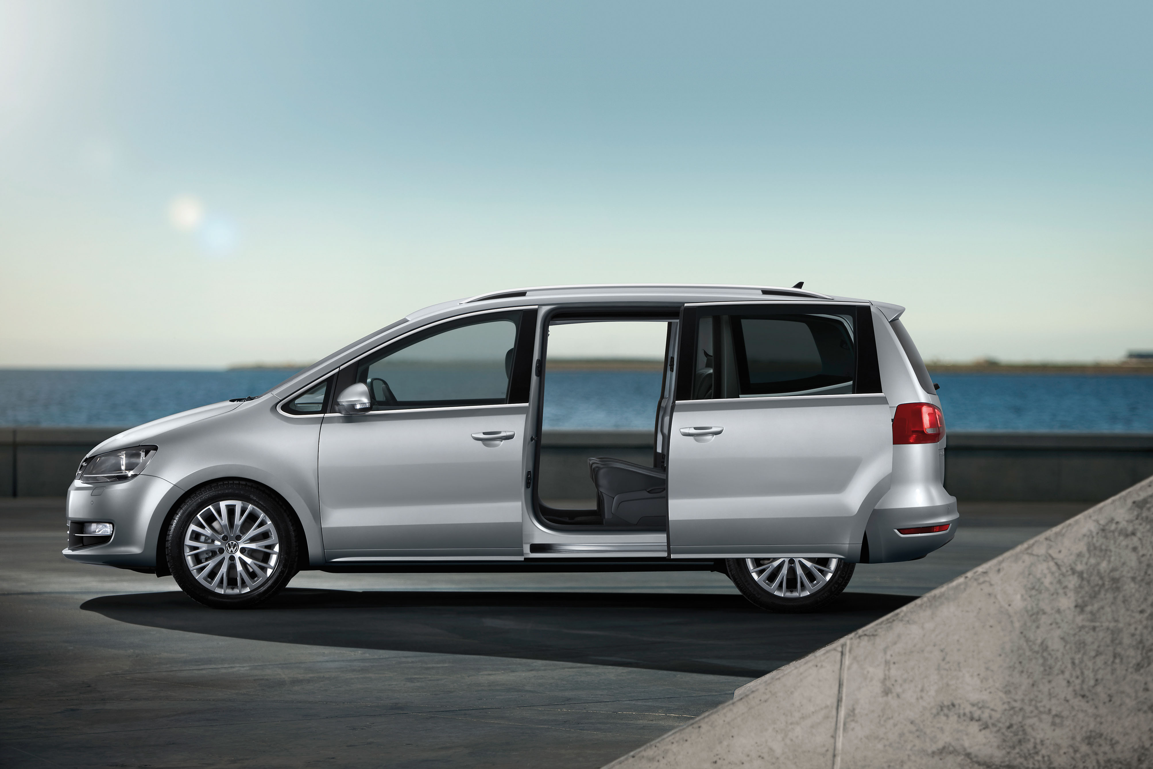 Volkswagen sharan zijkant deur open