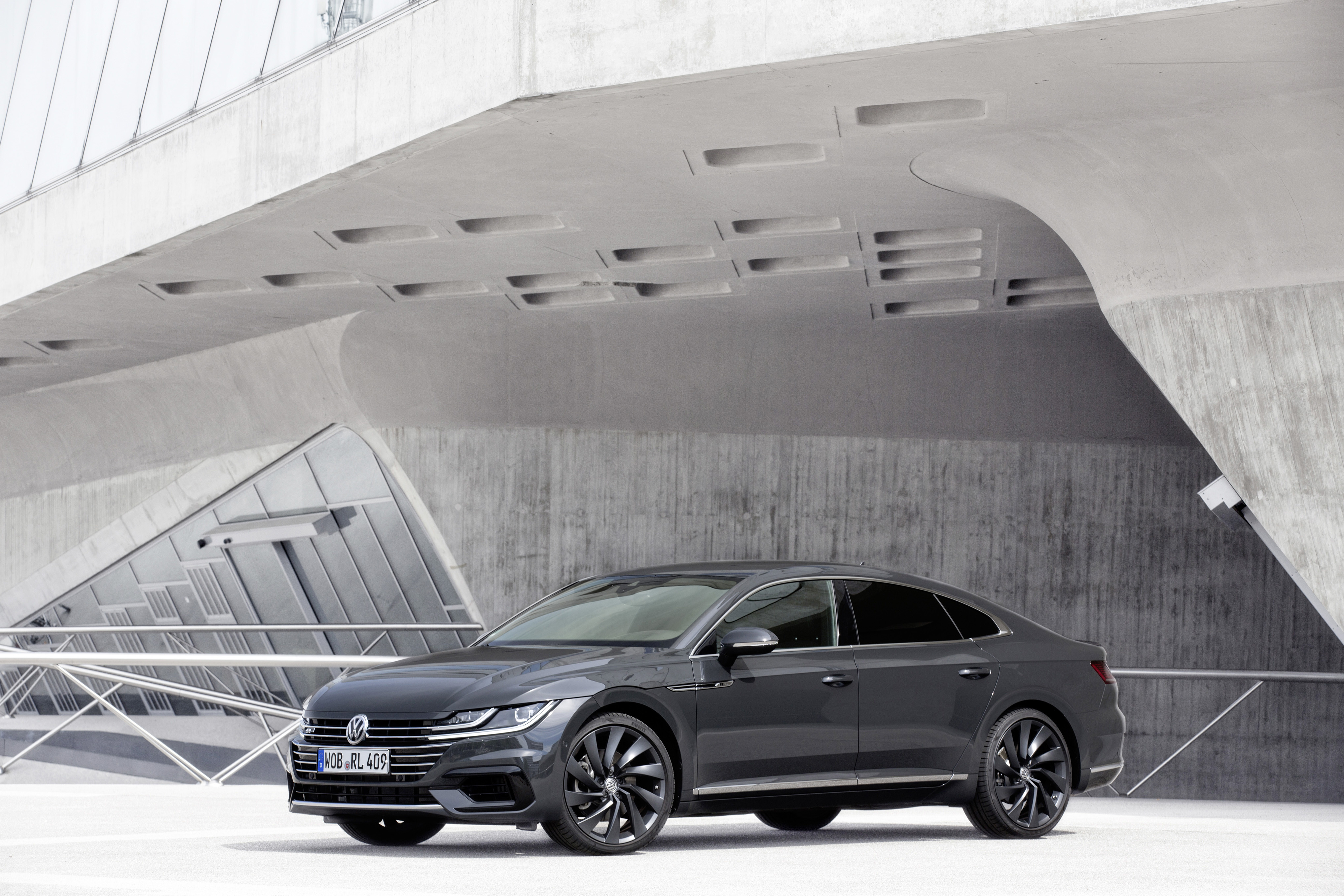 Volkswagen Arteon voorkant zijkant