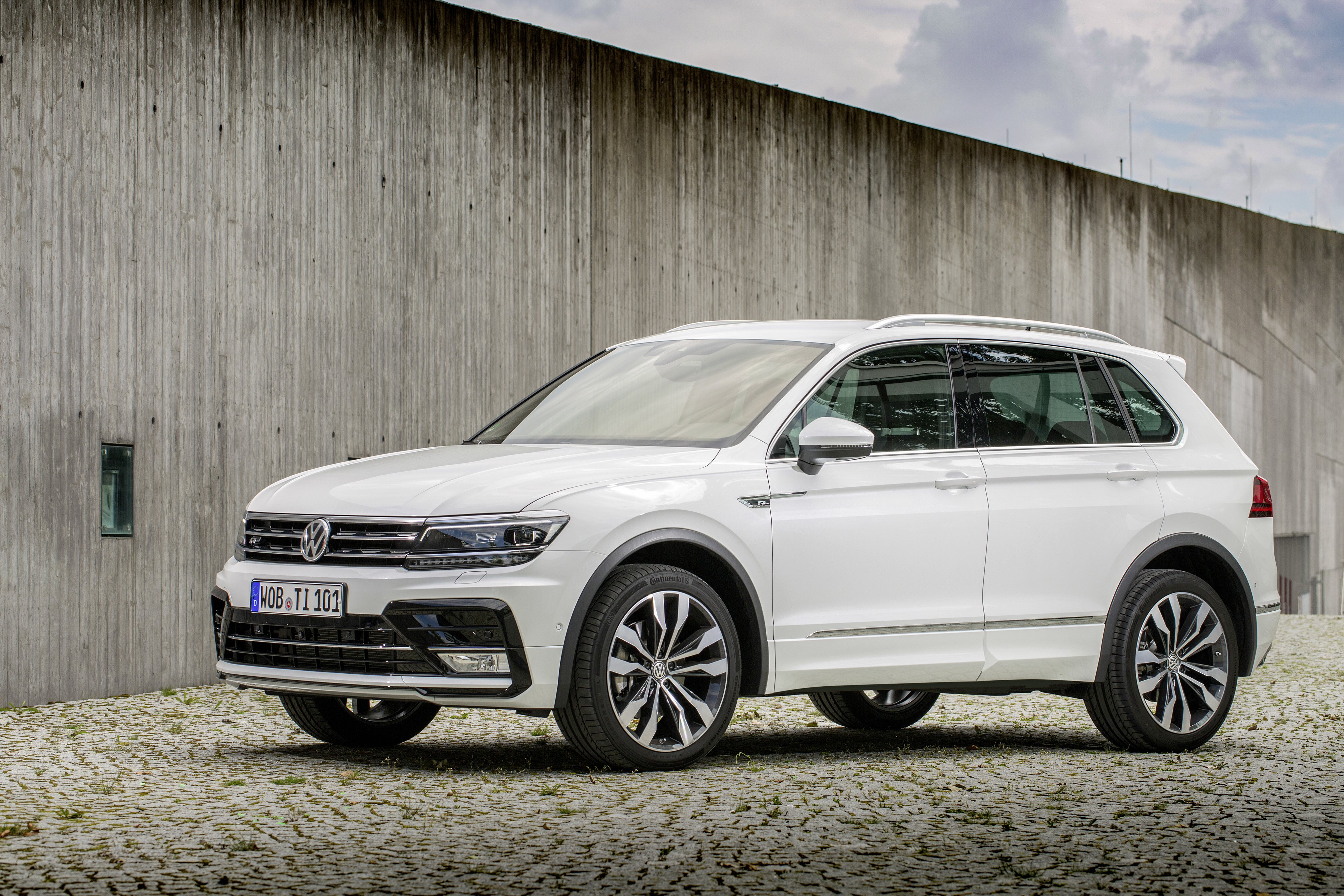 Volkswagen Tiguan R-Line Front