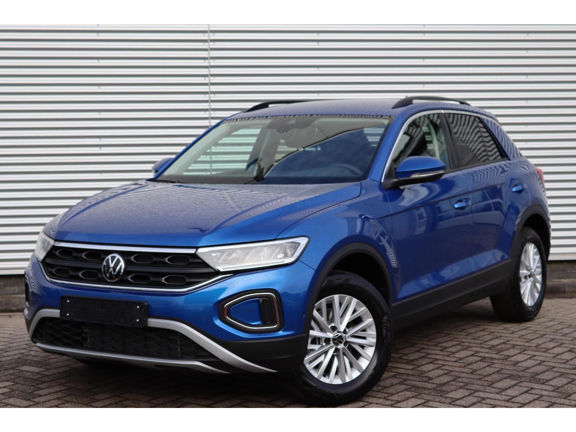 Volkswagen - T-Roc 1.0 TSI 110 6MT Life 75 Edition - 2022