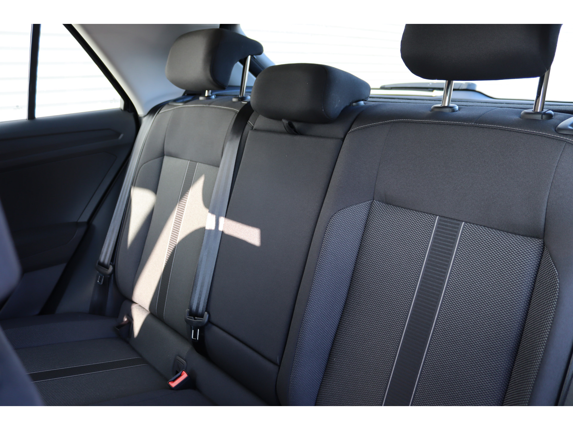 Volkswagen - T-Roc 1.5 TSI Life Business - 2022