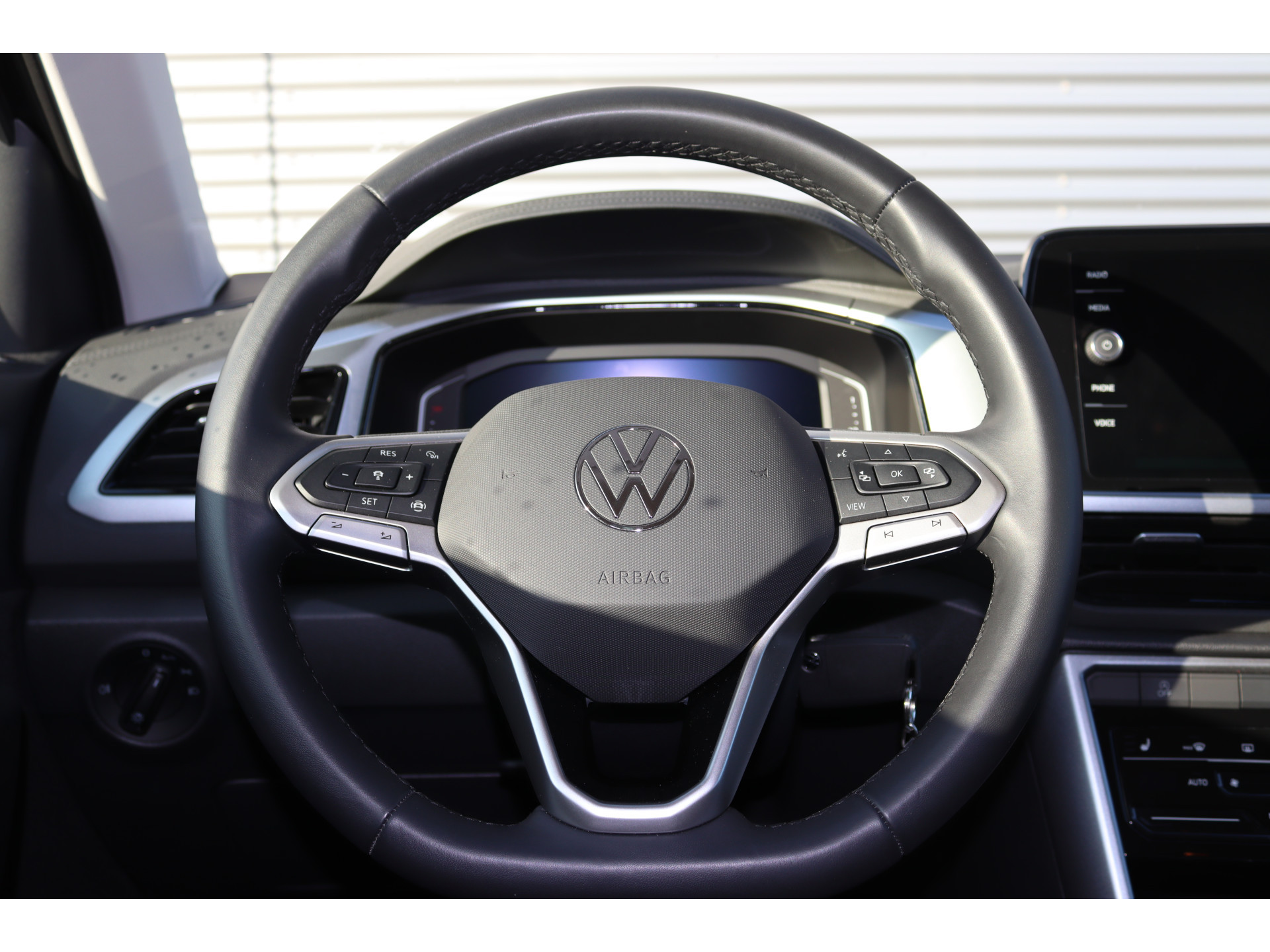 Volkswagen - T-Roc 1.5 TSI Life Business - 2022