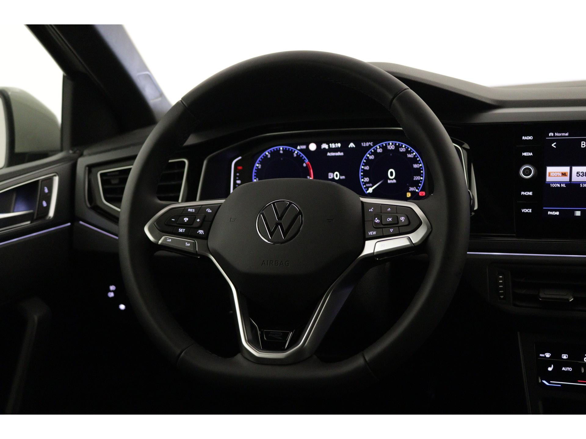 Volkswagen - Polo 1.0 TSI 95 5MT R-Line - 2024