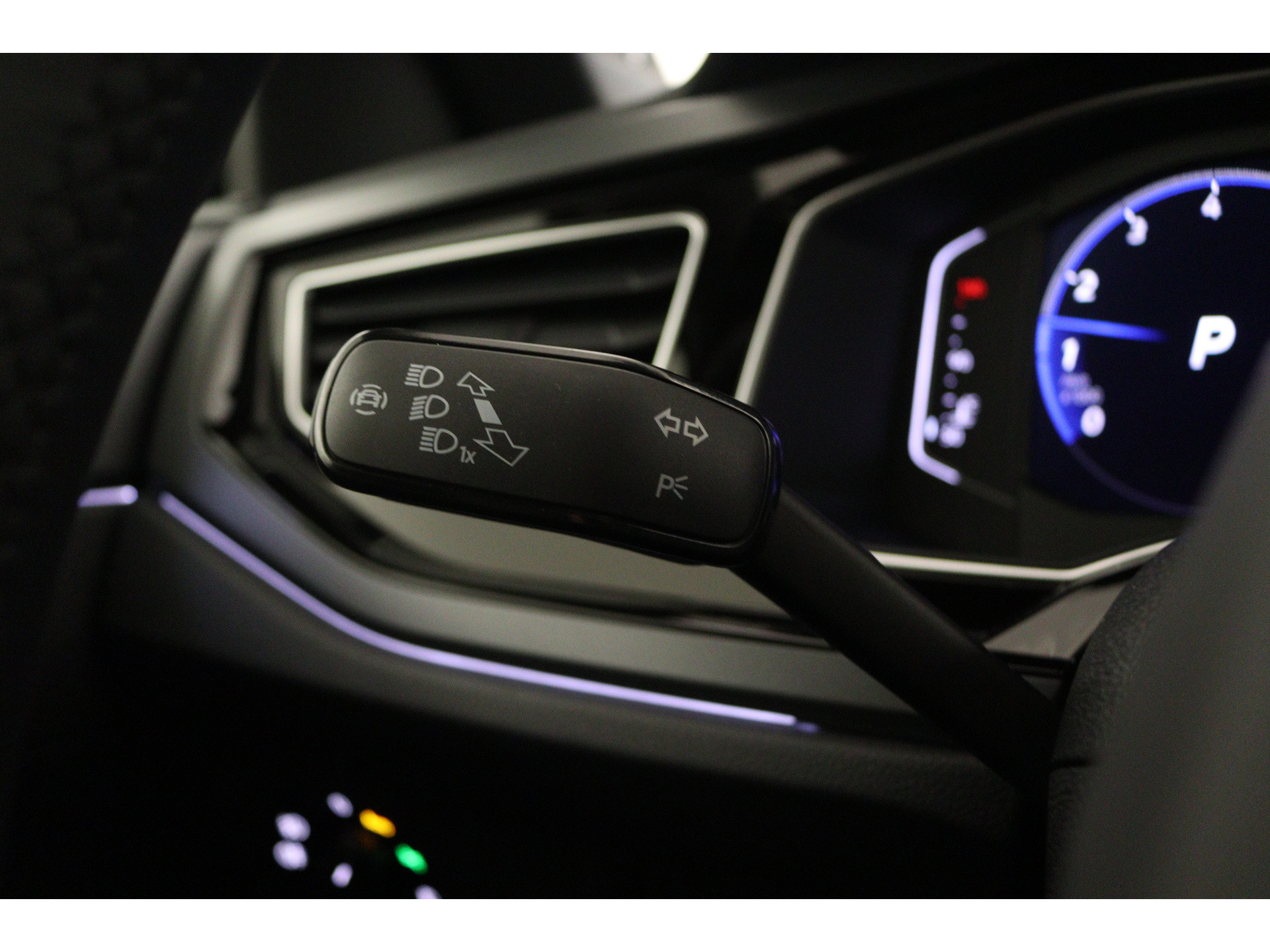 Volkswagen - Taigo 1.5 TSI R-Line - 2023