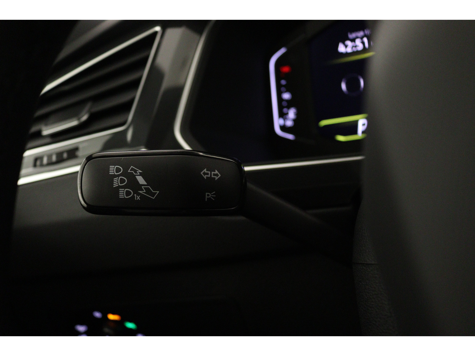 Volkswagen - Tiguan 1.5 TSI R-Line Business+ - 2023