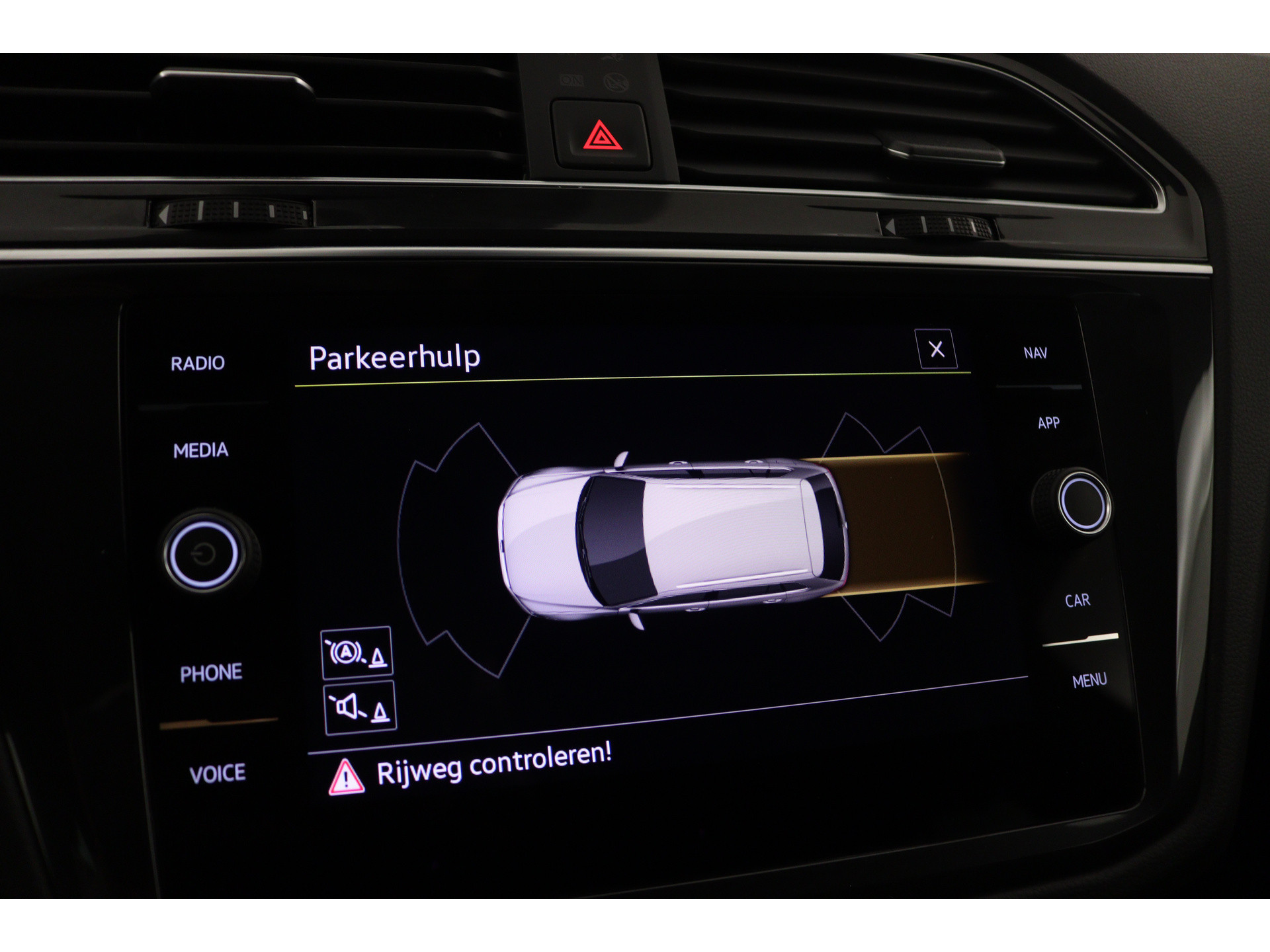 Volkswagen - Tiguan 1.5 TSI R-Line Business+ - 2023