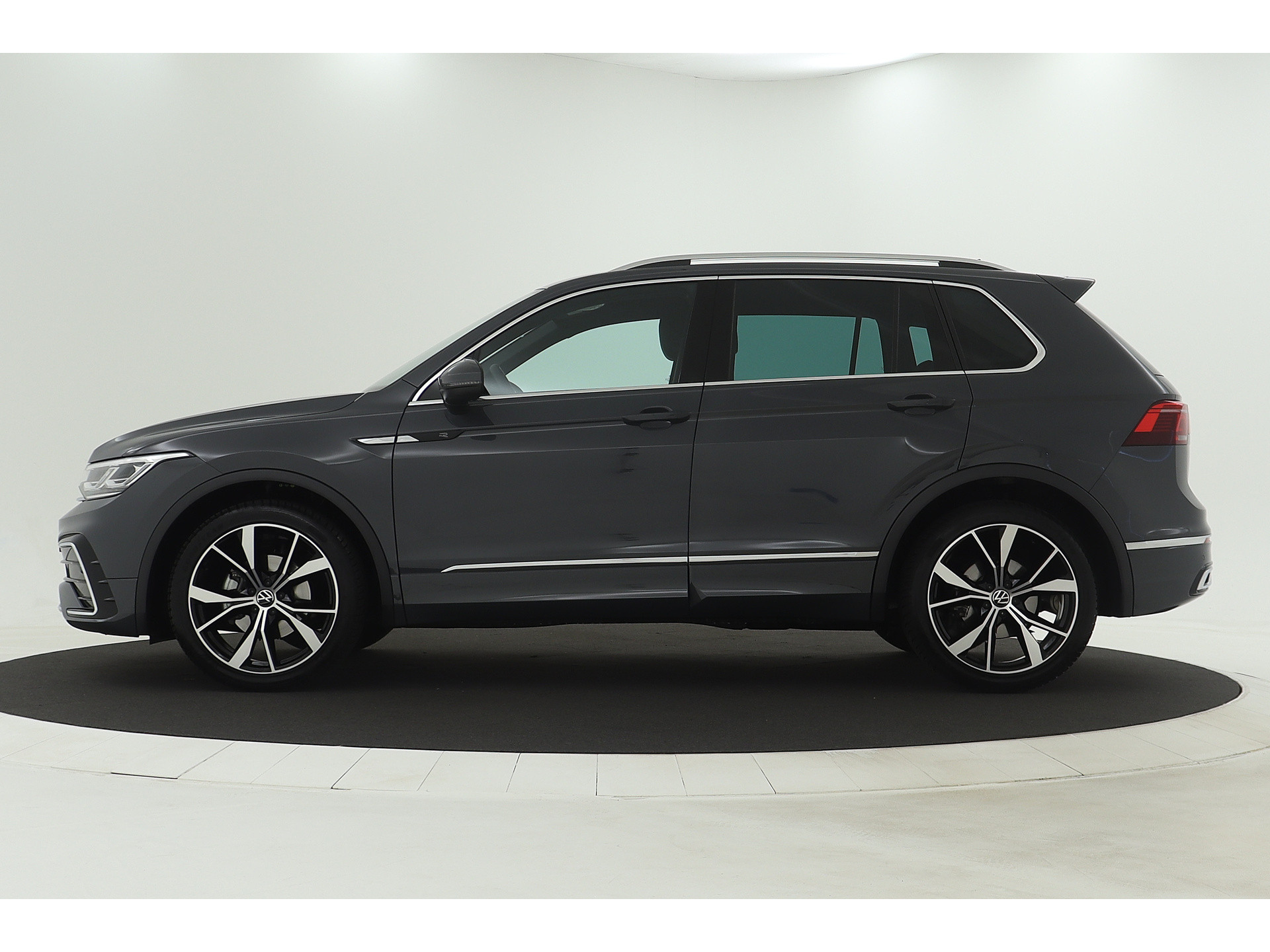 Volkswagen - Tiguan 1.5 TSI R-Line Business+ - 2023