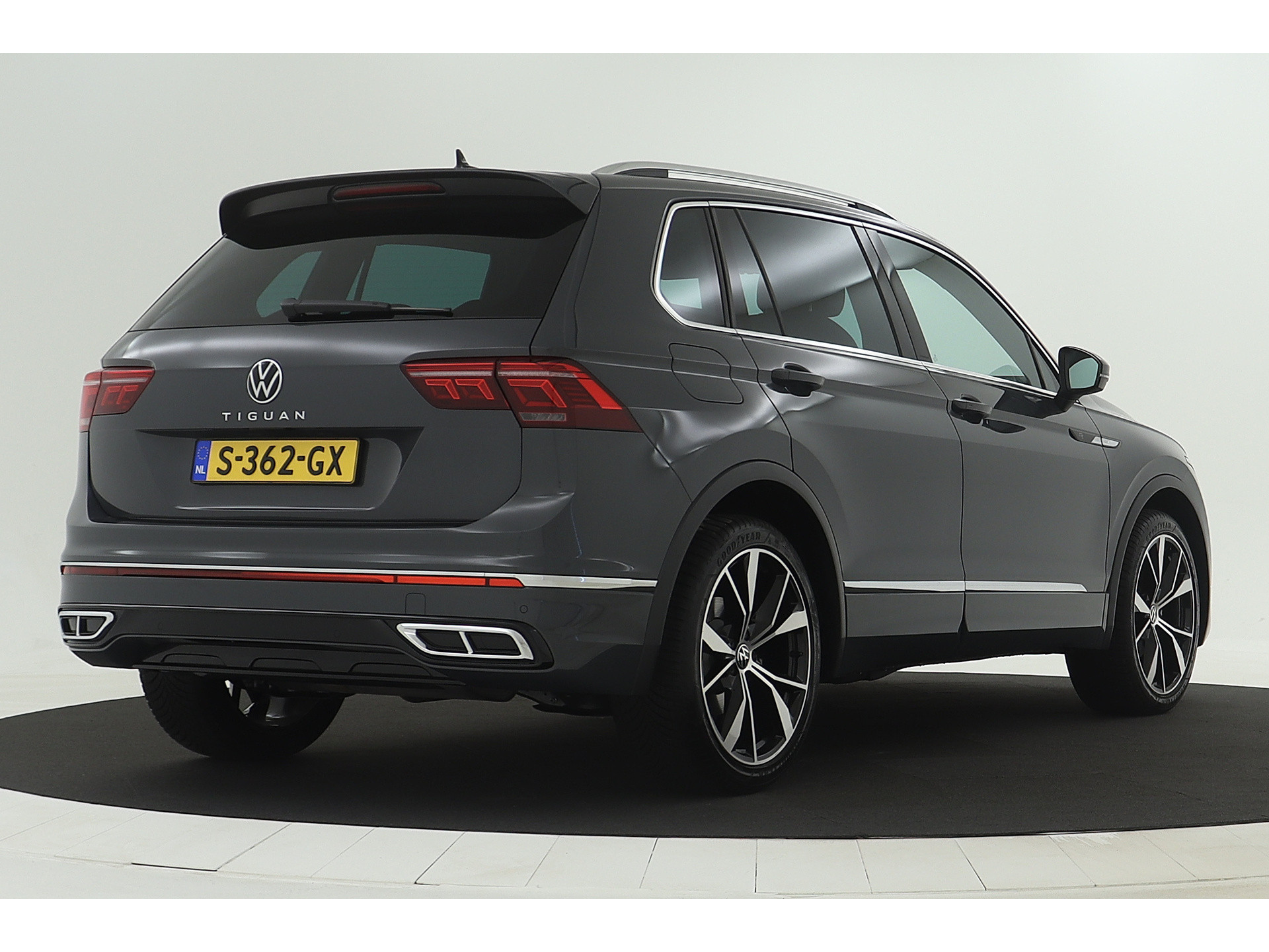 Volkswagen - Tiguan 1.5 TSI R-Line Business+ - 2023