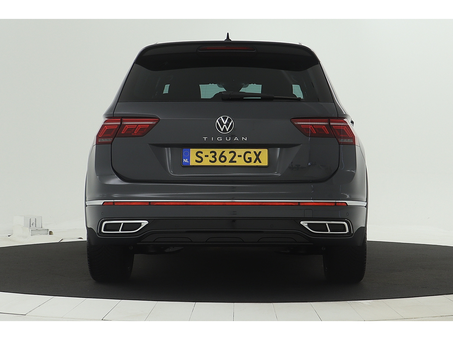 Volkswagen - Tiguan 1.5 TSI R-Line Business+ - 2023