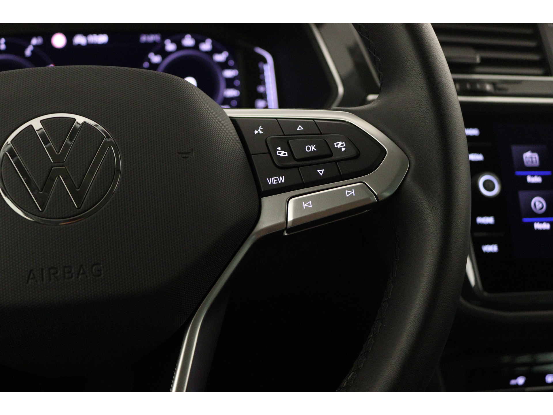 Volkswagen - Tiguan 1.5 TSI Life Business - 2022