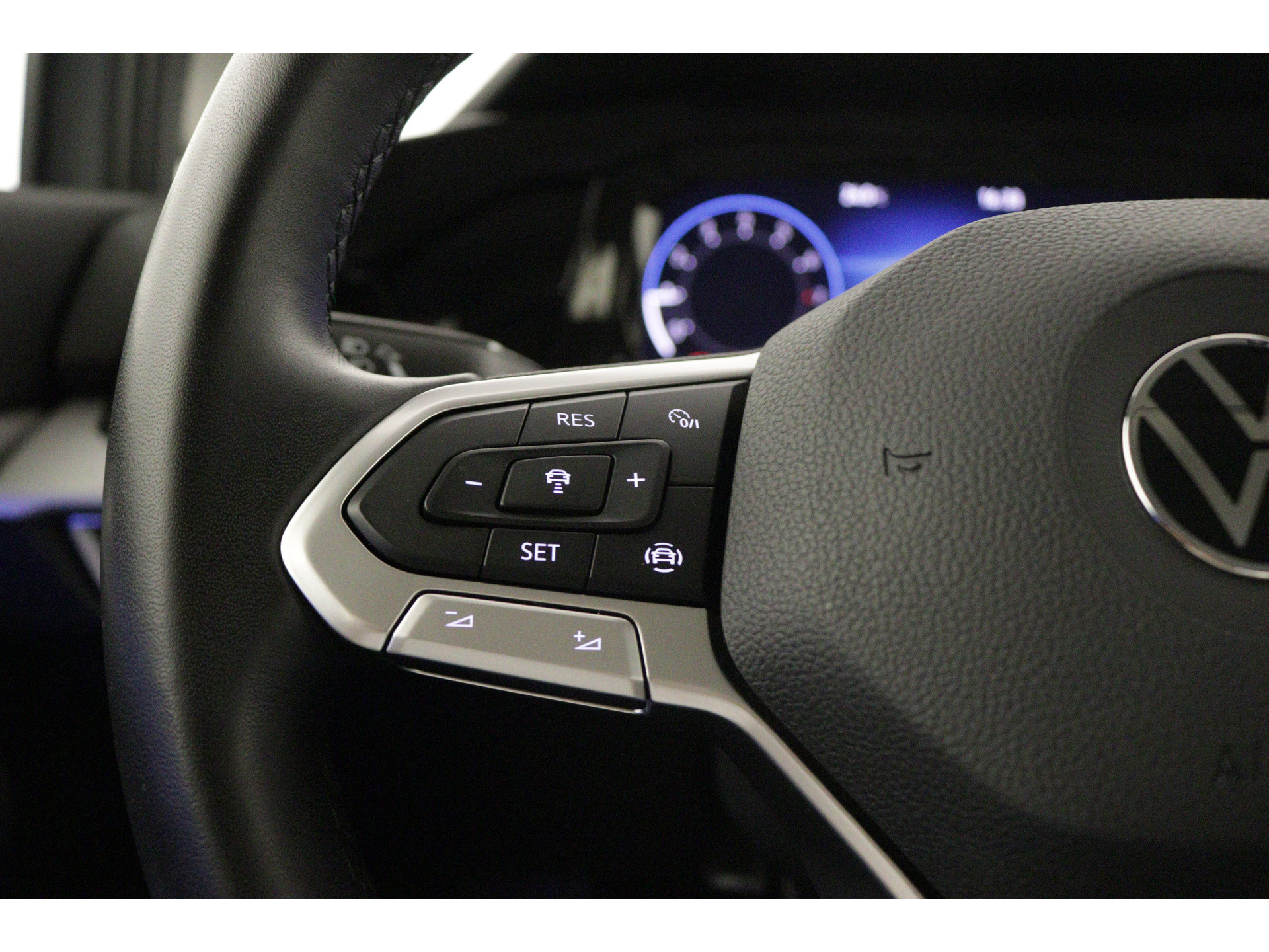 Volkswagen - Golf 1.0 eTSI Life - 2022