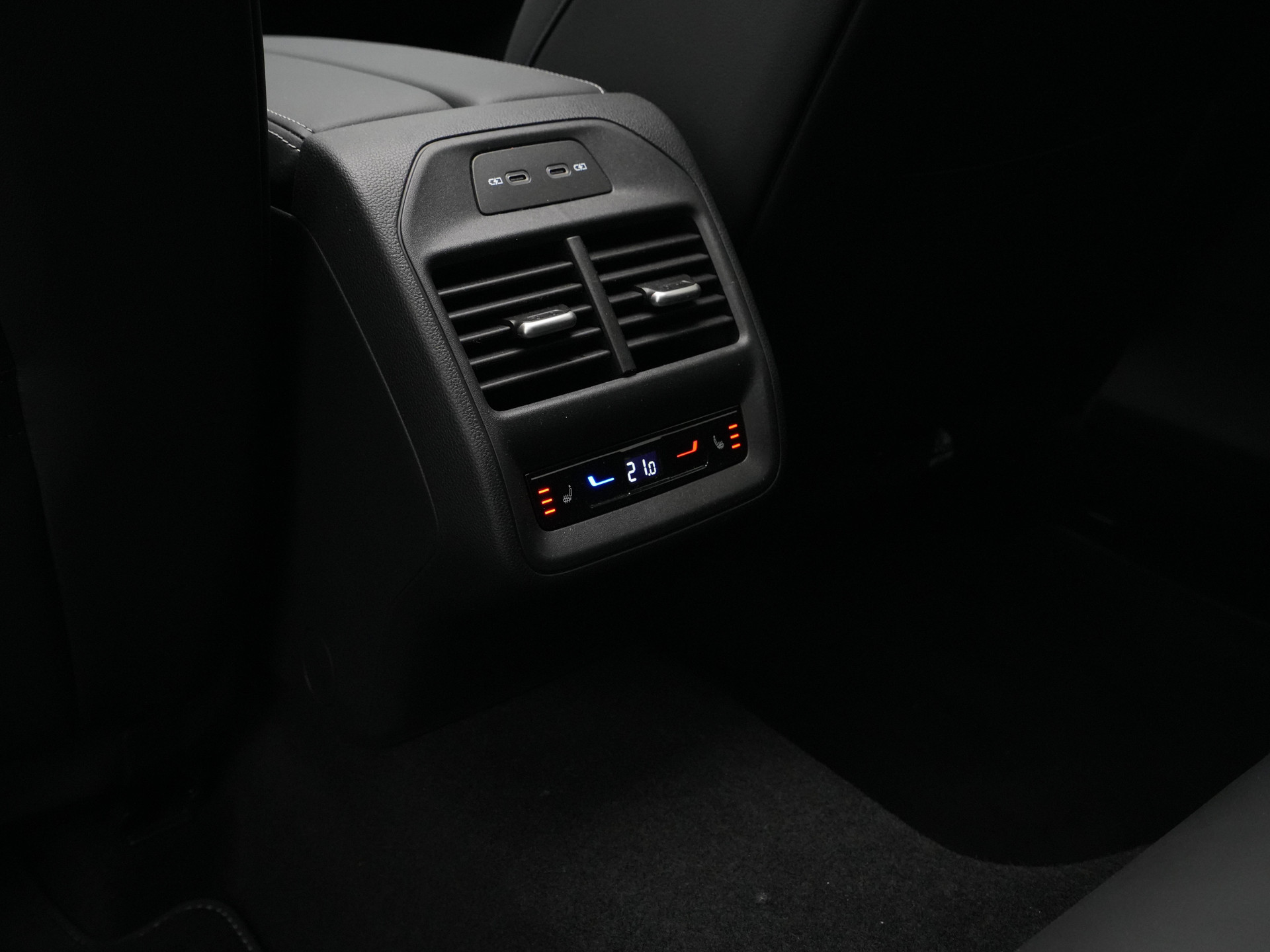 Volkswagen - Passat Variant 1.5 eTSI 150 7DSG R-Line Business - 2024