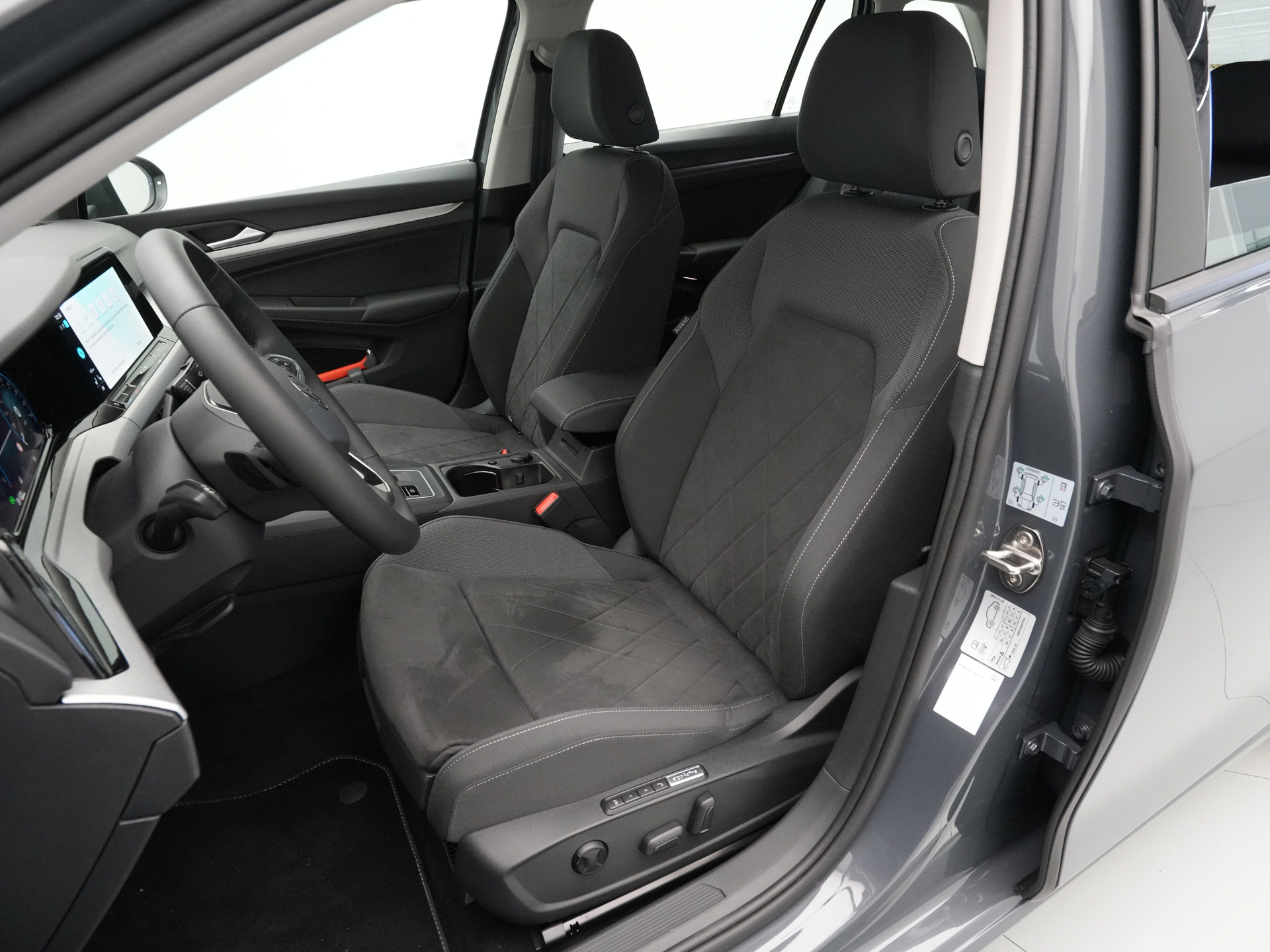Volkswagen - GOLF Variant 1.5 eTSI 130 7DSG Life Business - 2024
