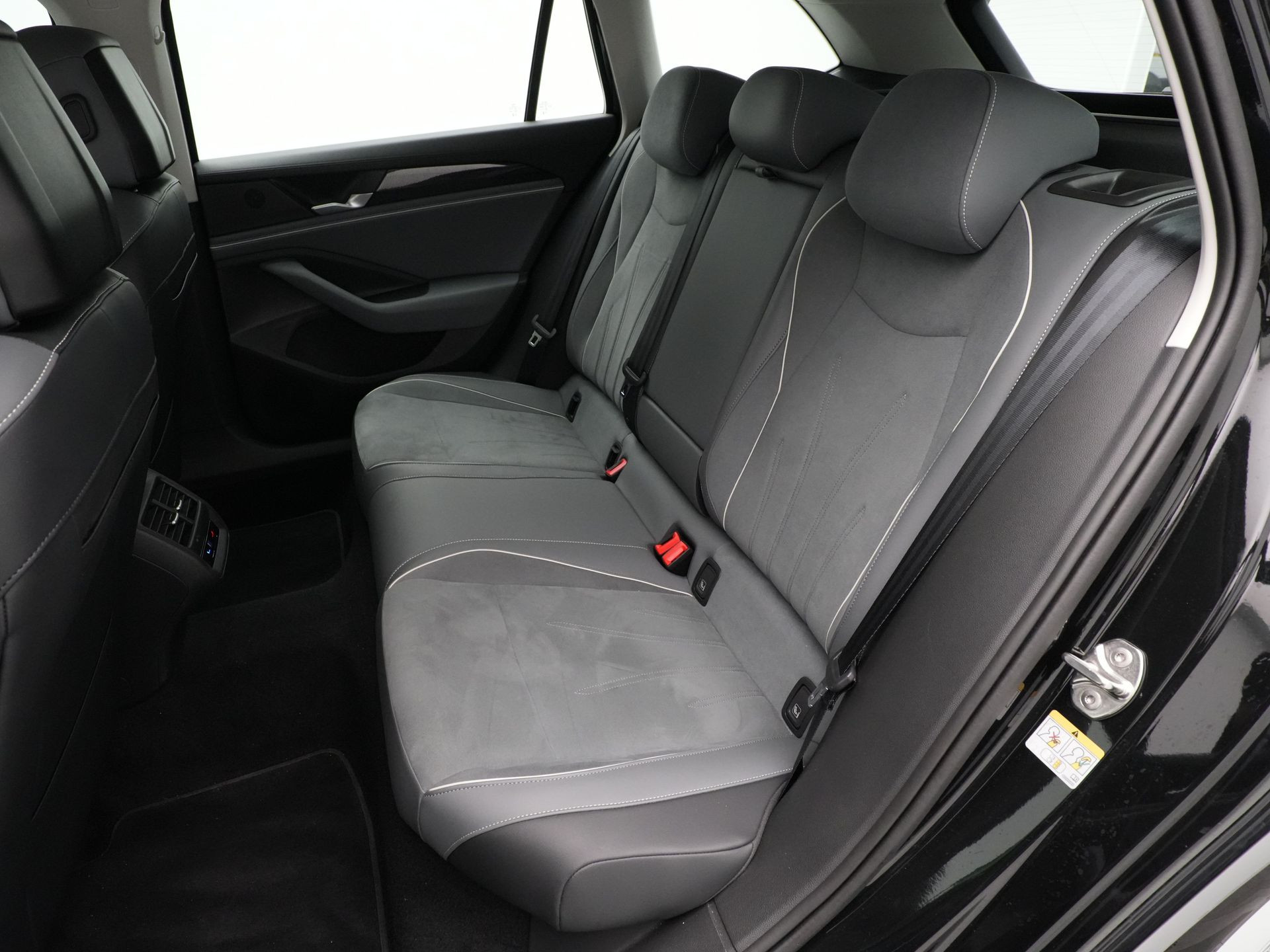 Volkswagen - Passat Variant 1.5 eTSI Business - 2024