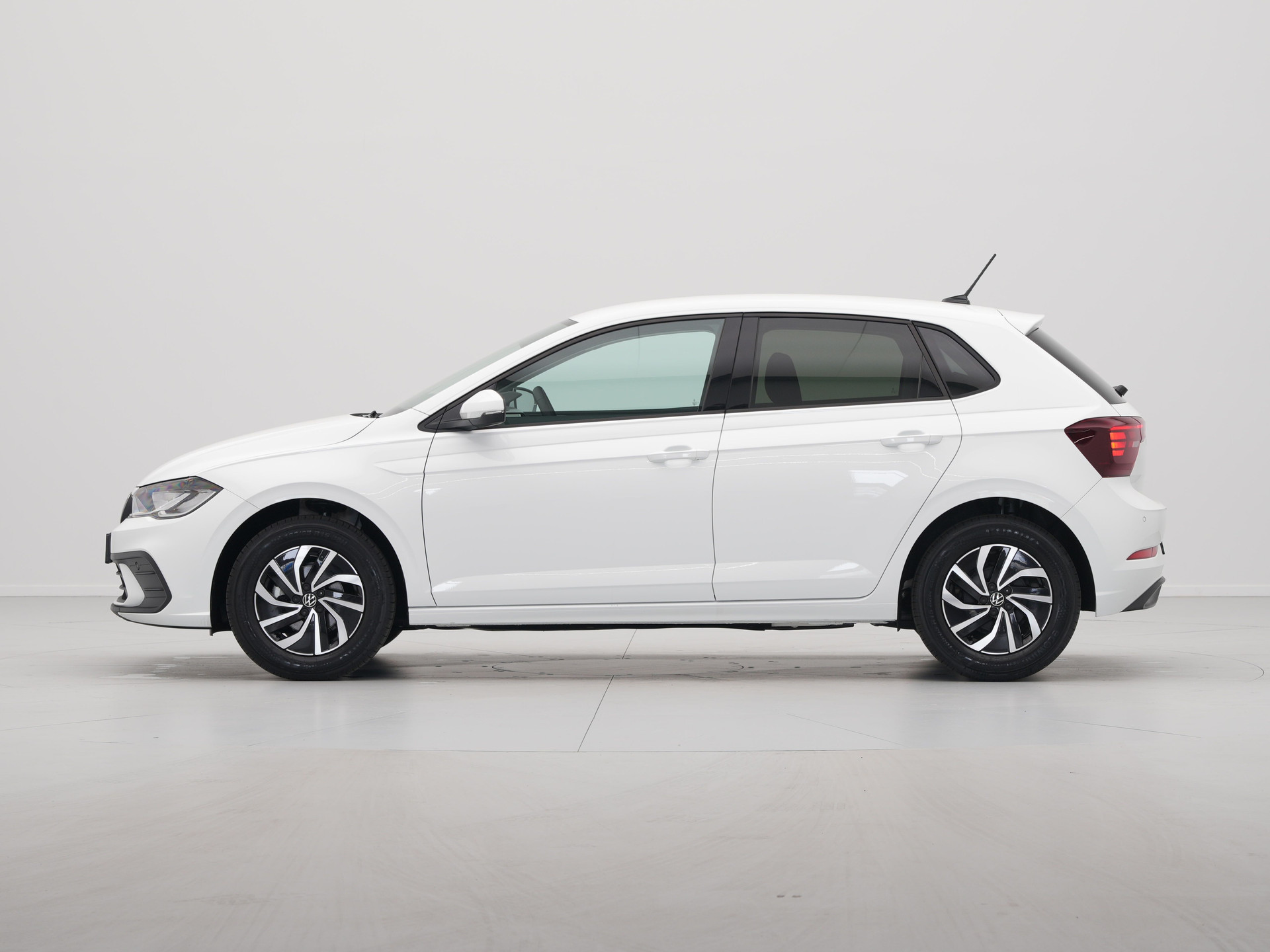 Volkswagen - Polo 1.0 TSI 95 5MT Life Edition - 2024