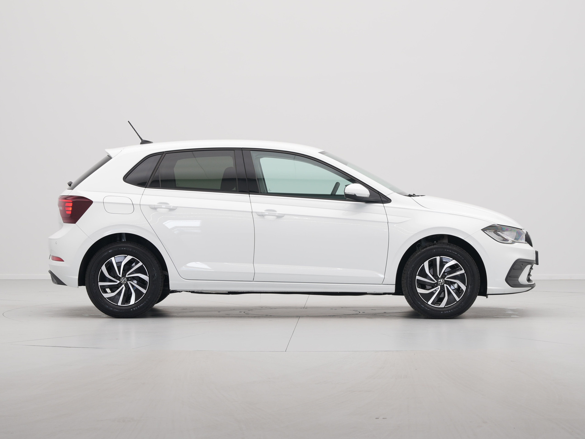 Volkswagen - Polo 1.0 TSI 95 5MT Life Edition - 2024