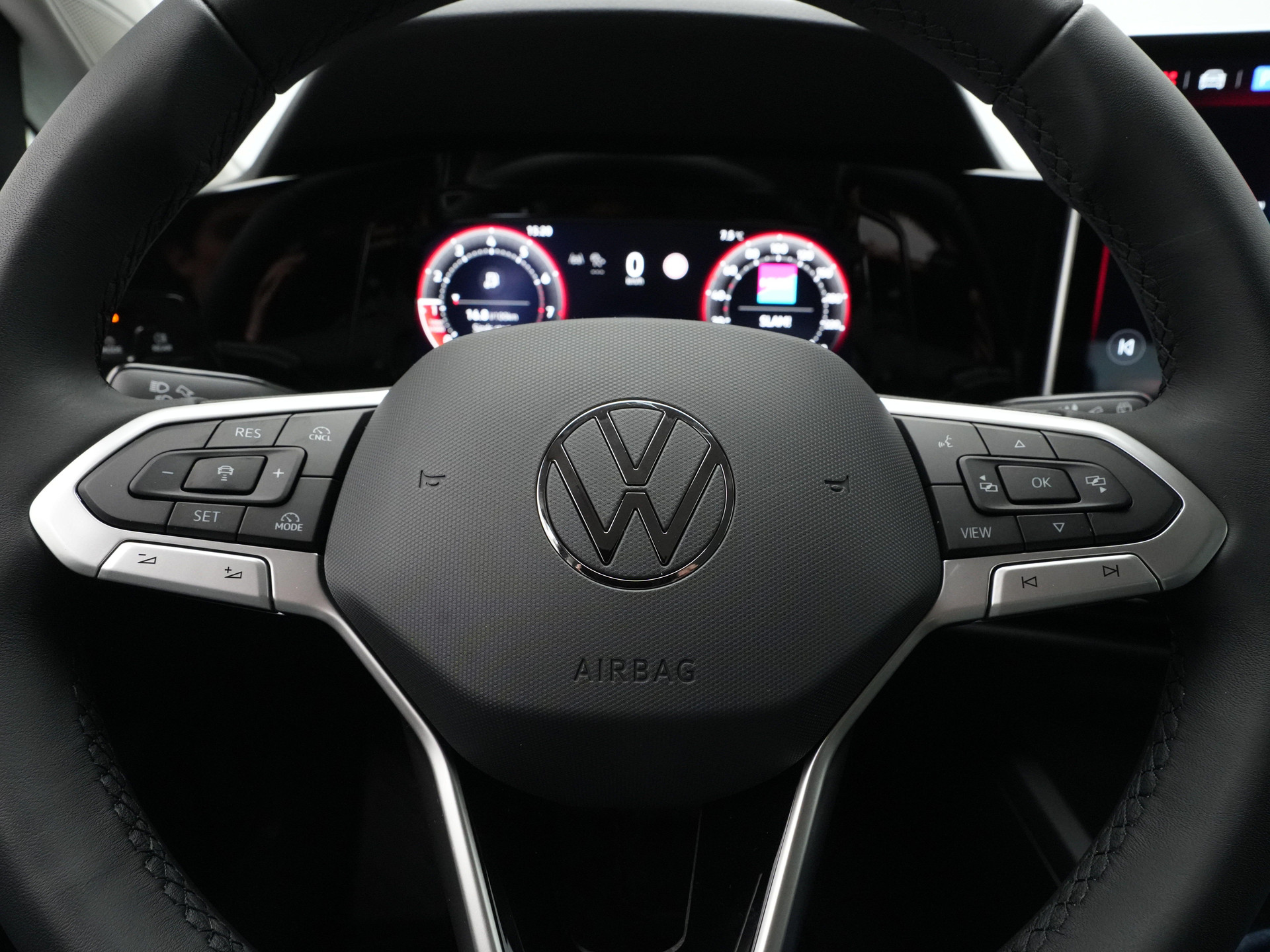 Volkswagen - GOLF Variant 1.5 eTSI 116 7DSG Life Edition - 2025