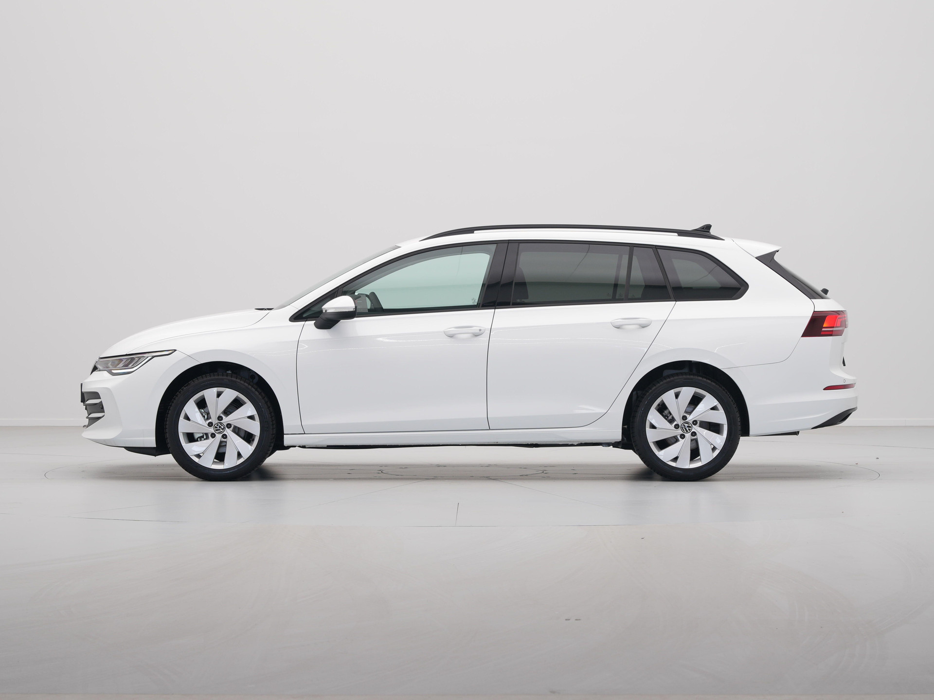 Volkswagen - GOLF Variant 1.5 eTSI 116 7DSG Life Edition - 2024