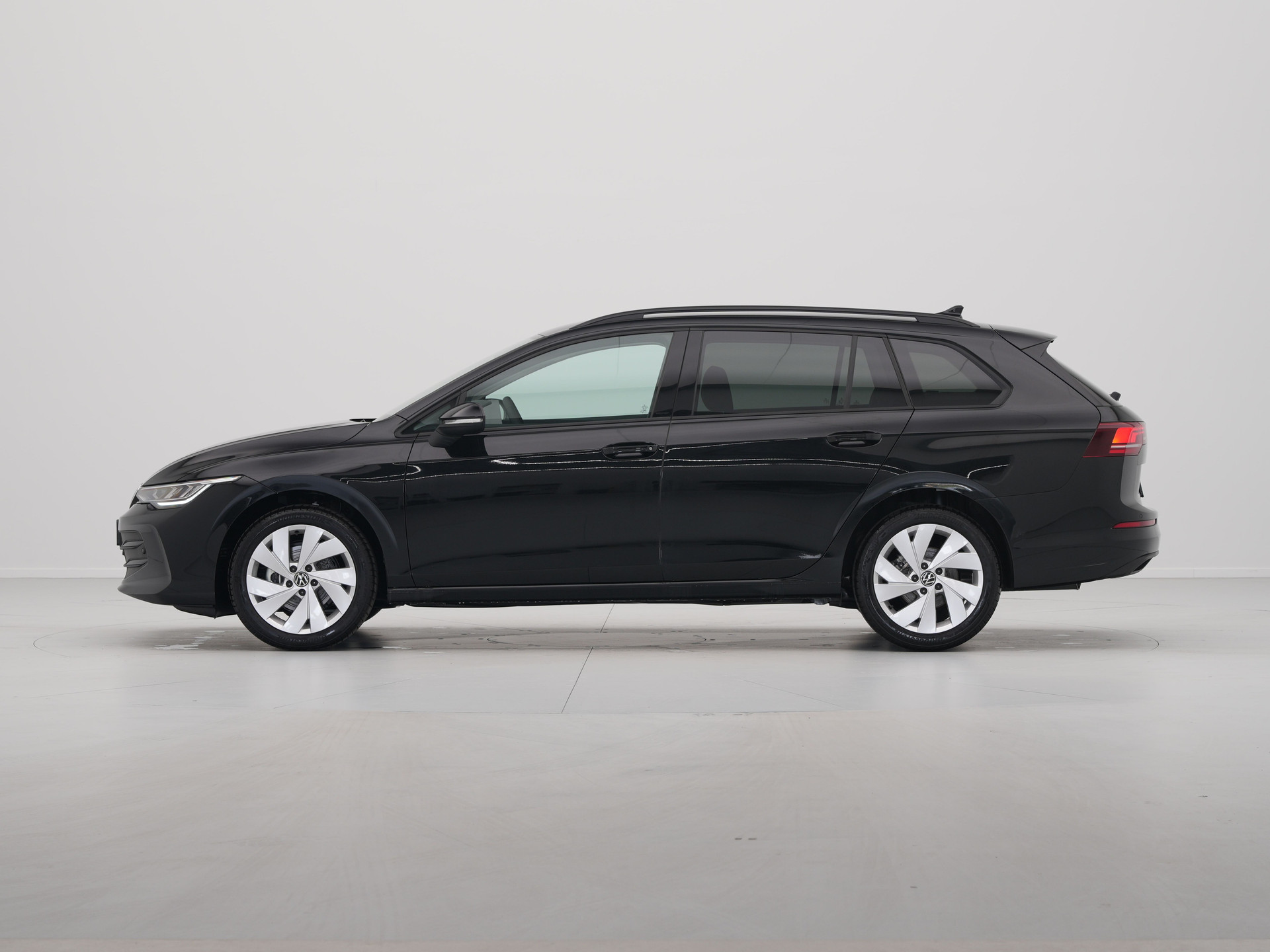 Volkswagen - GOLF Variant 1.5 eTSI 116 7DSG Life Edition - 2024