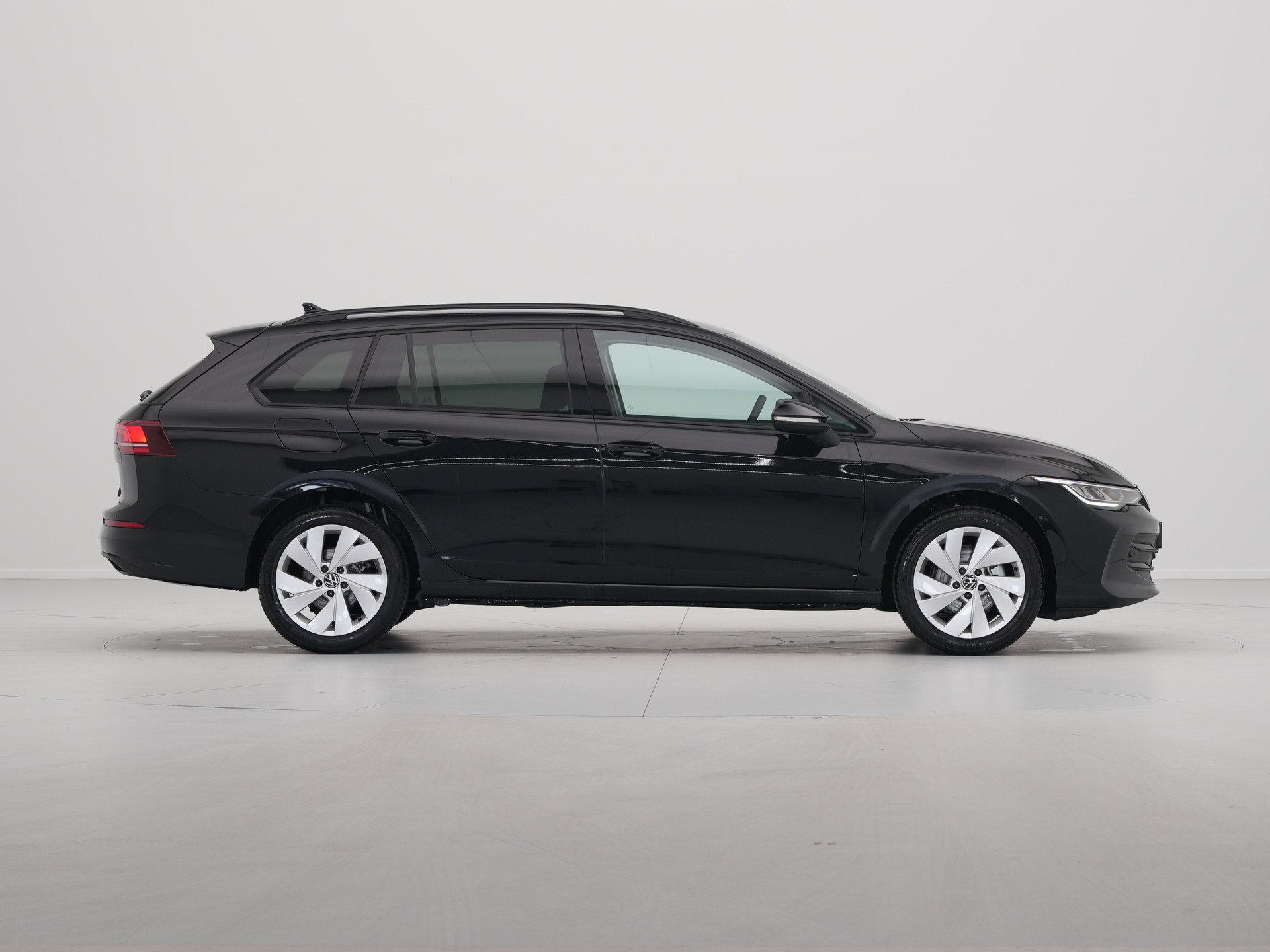 Volkswagen - GOLF Variant 1.5 eTSI 116 7DSG Life Edition - 2024