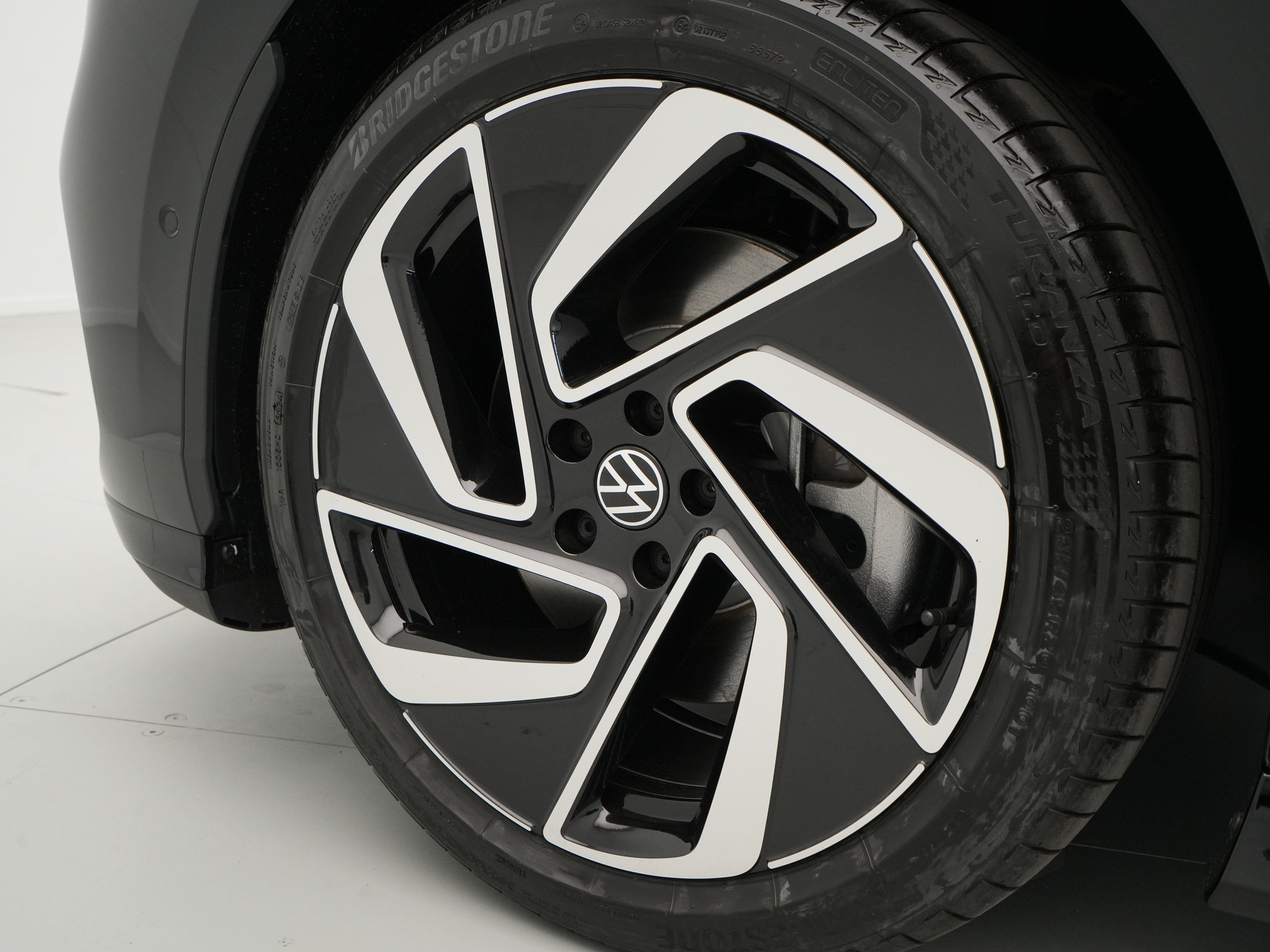 Volkswagen - ID.7 Tourer 77 kWh Elektromotor 286 1AT Pro Business - 2024