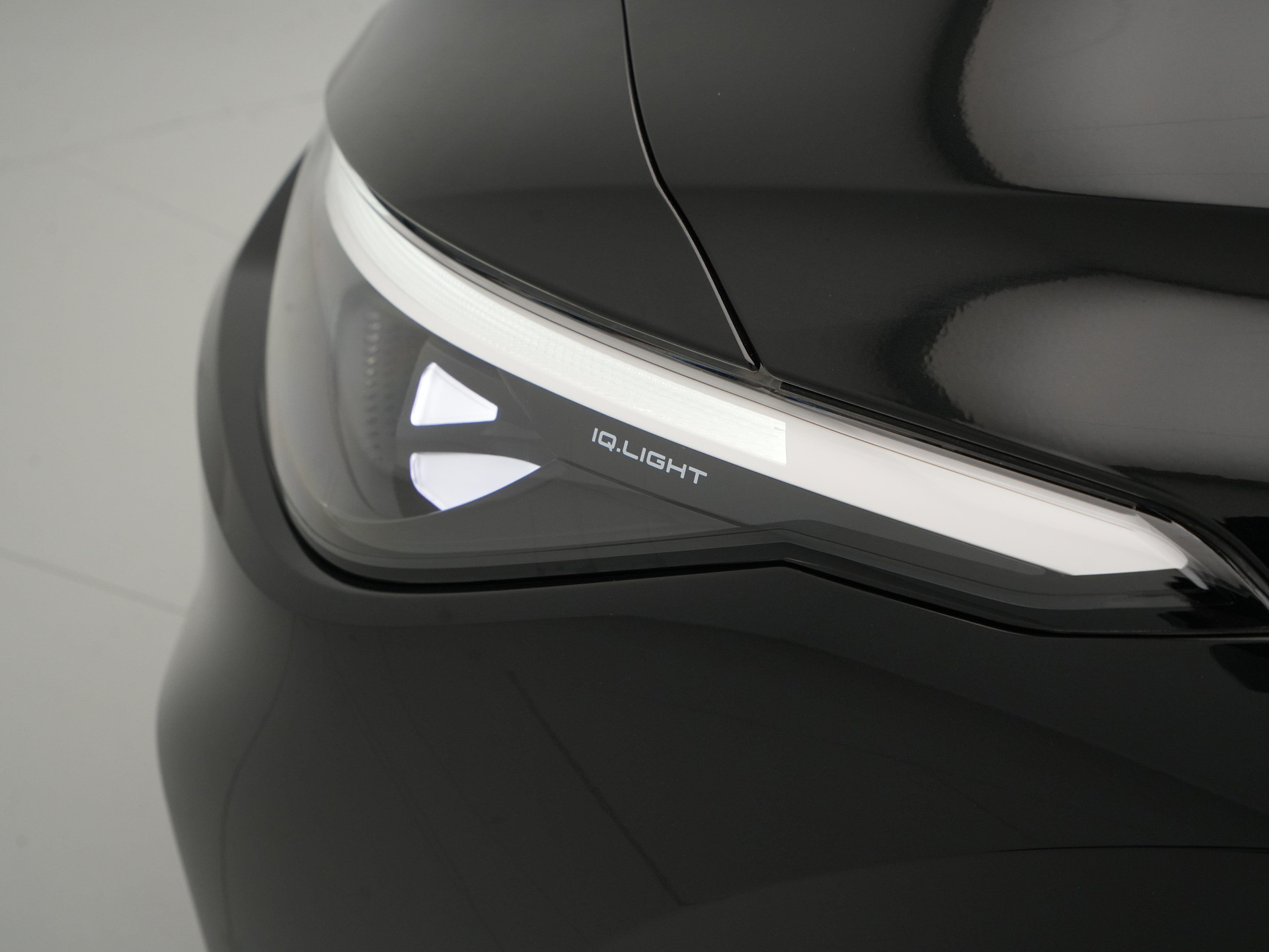 Volkswagen - ID.7 Tourer 77 kWh Elektromotor 286 1AT Pro Business - 2025