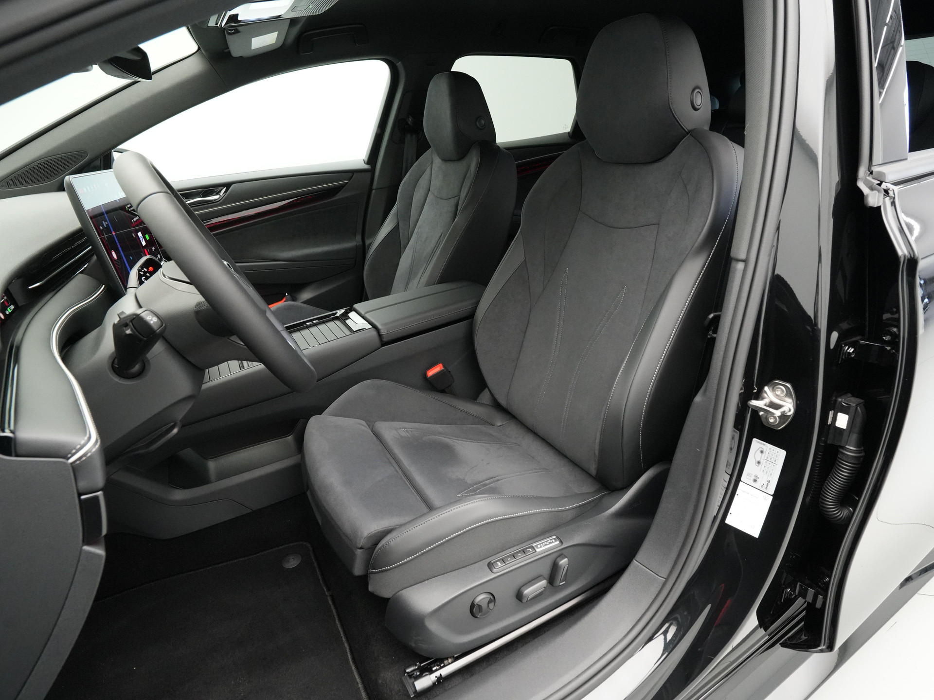 Volkswagen - ID.7 Tourer 77 kWh Elektromotor 286 1AT Pro Business - 2025