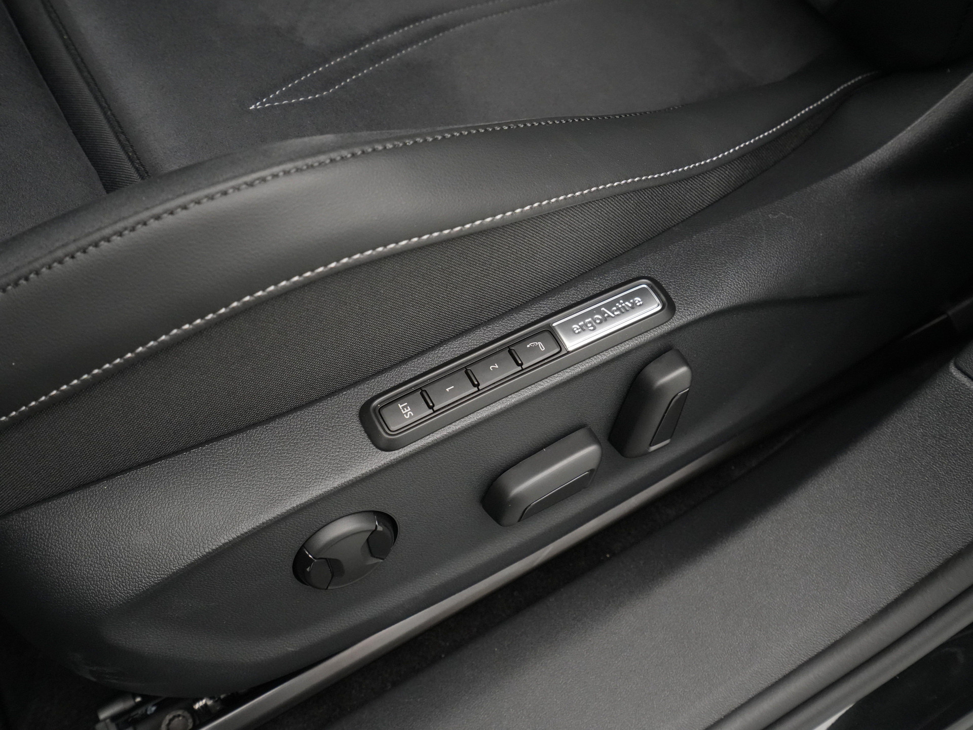 Volkswagen - ID.7 Tourer 77 kWh Elektromotor 286 1AT Pro Business - 2025