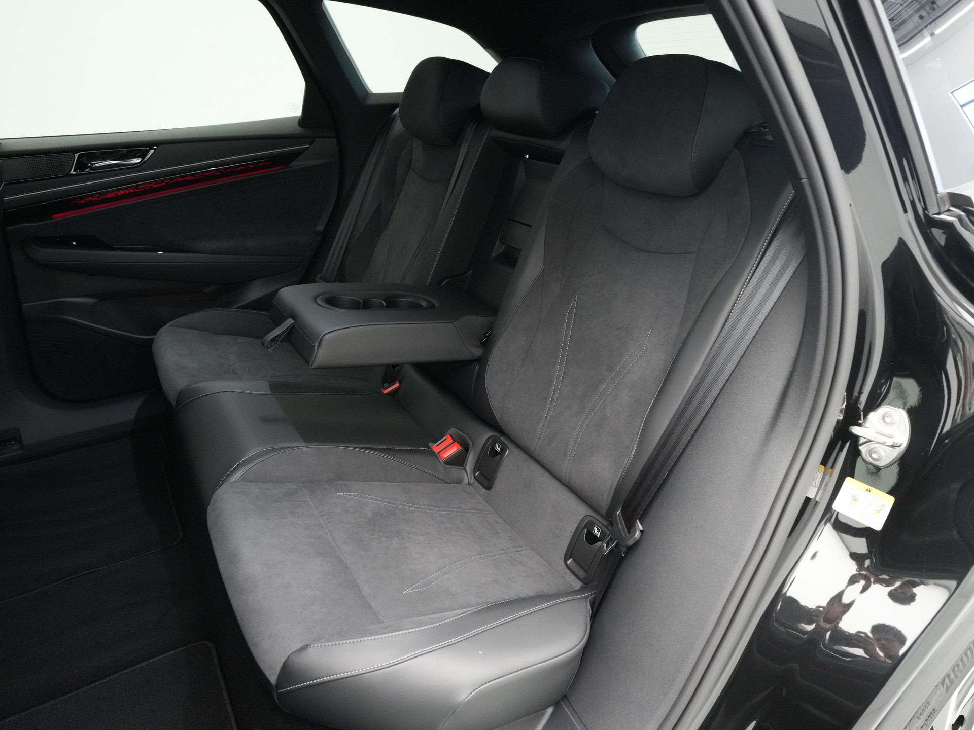 Volkswagen - ID.7 Tourer 77 kWh Elektromotor 286 1AT Pro Business - 2025