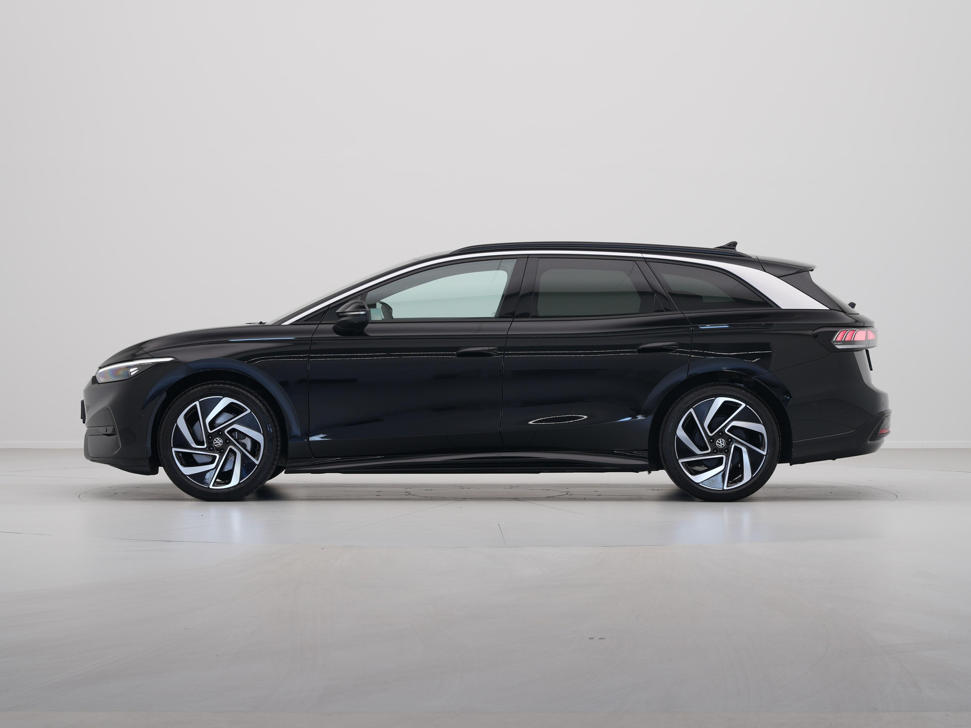 Volkswagen - ID.7 Tourer 77 kWh Elektromotor 286 1AT Pro Business - 2024