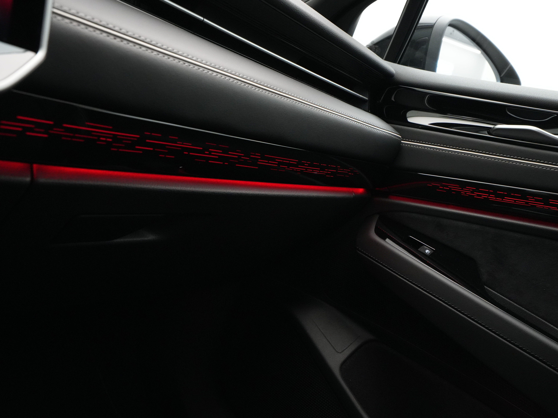 Volkswagen - ID.7 Tourer 77 kWh Elektromotor 286 1AT Pro Business - 2025