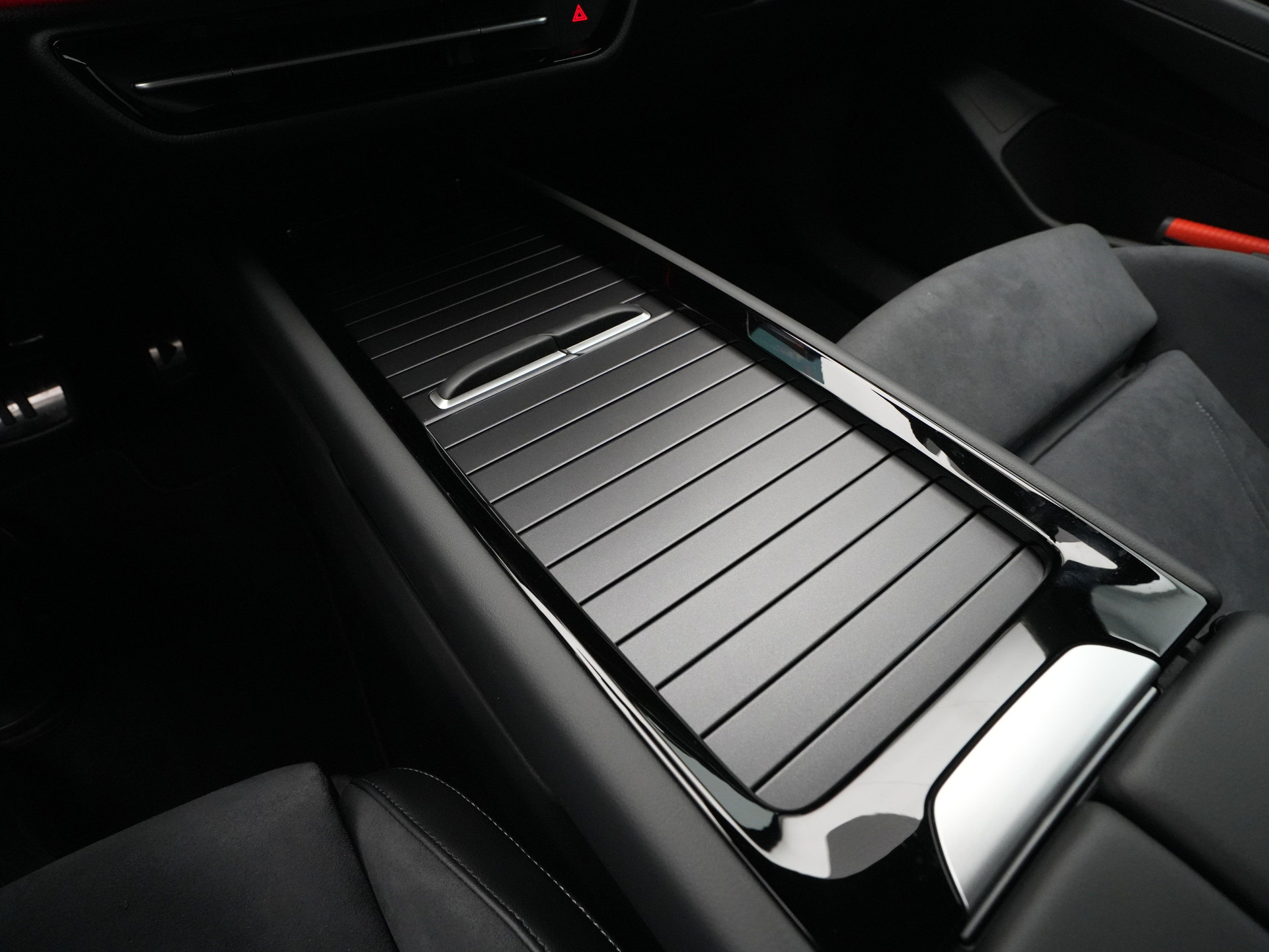 Volkswagen - ID.7 Tourer 77 kWh Elektromotor 286 1AT Pro Business - 2025