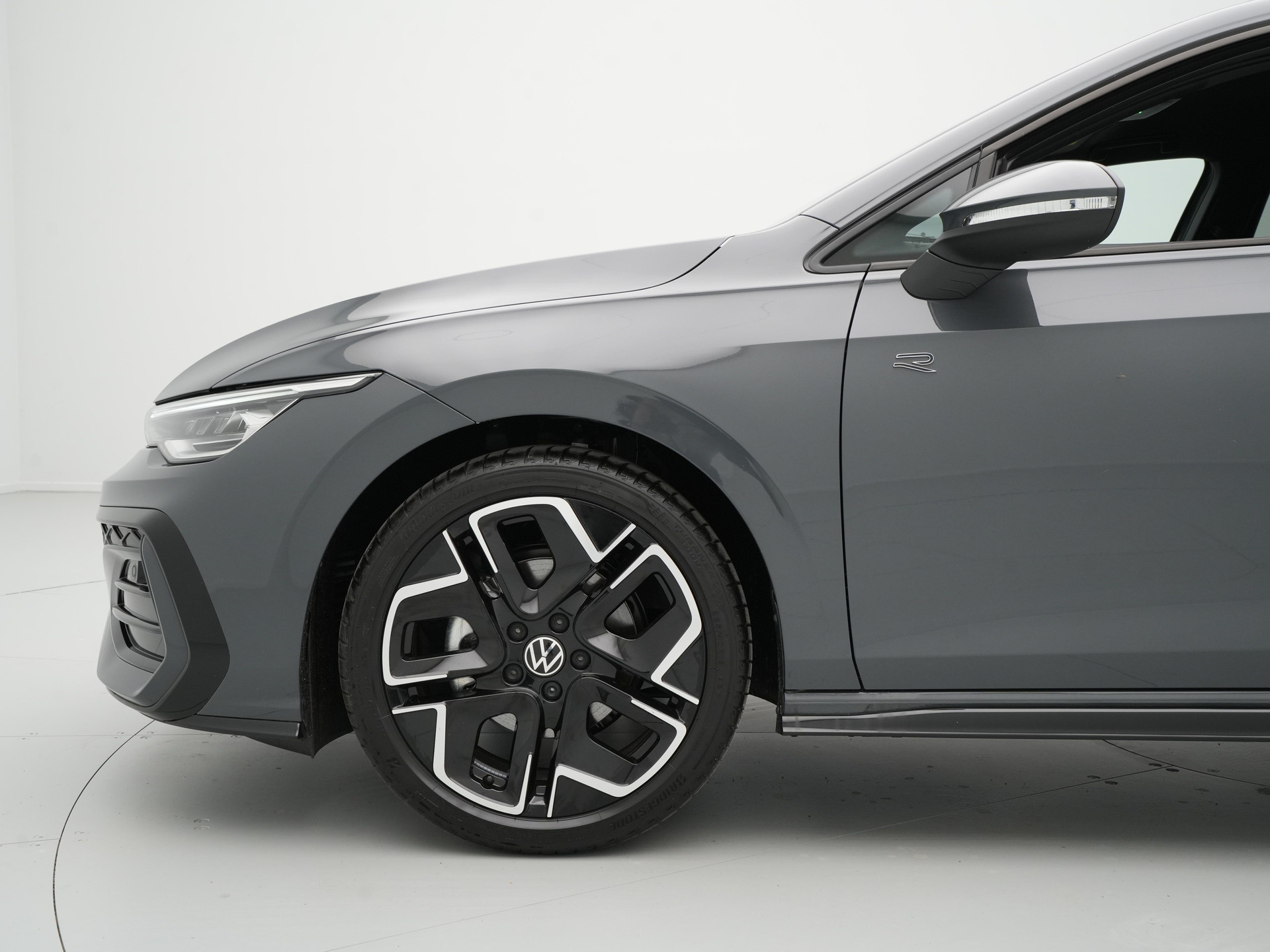 Volkswagen - GOLF Variant 1.5 eTSI 116 7DSG R-Line Edition - 2024