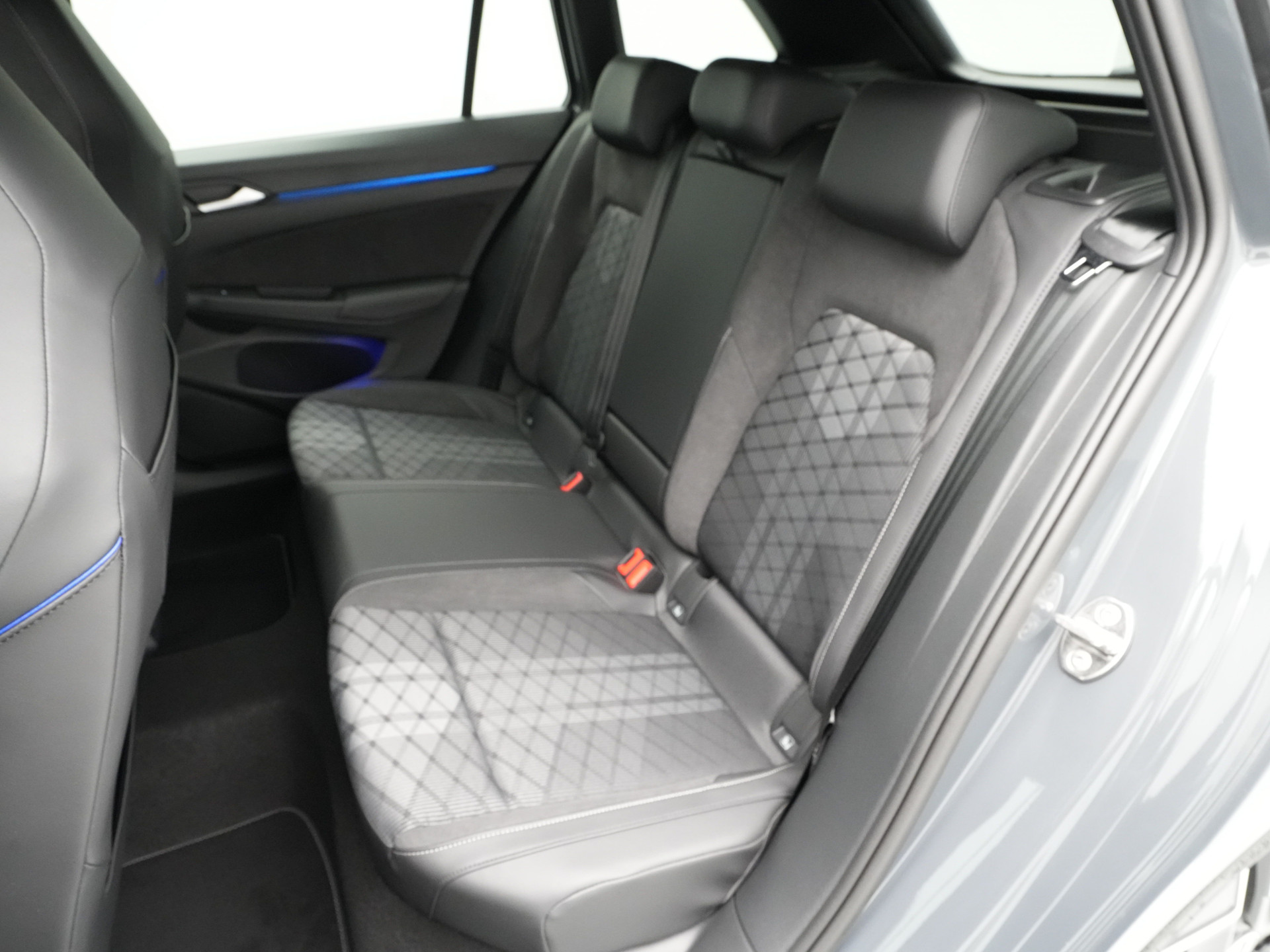 Volkswagen - GOLF Variant 1.5 eTSI 116 7DSG R-Line Edition - 2025