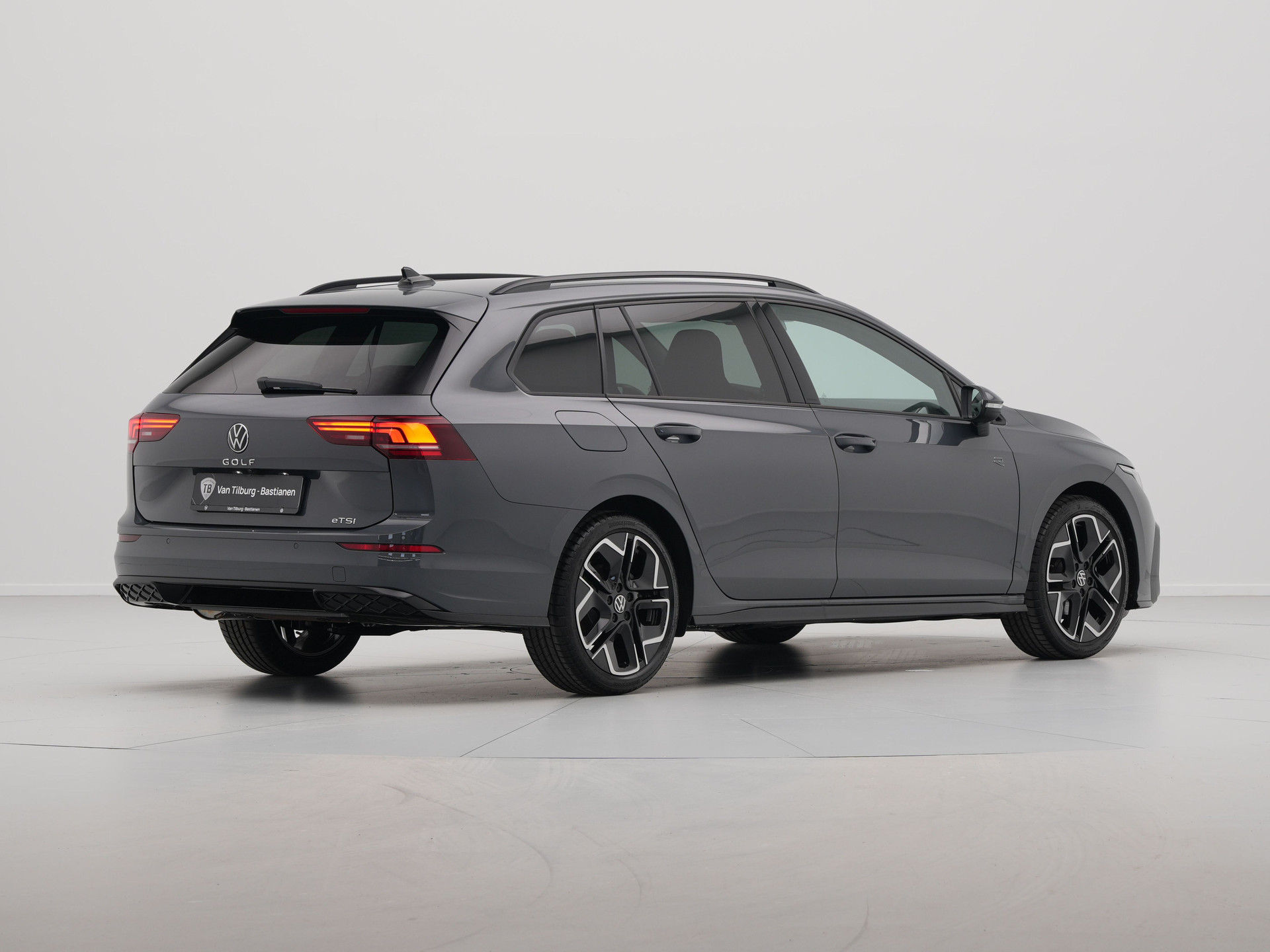 Volkswagen - GOLF Variant 1.5 eTSI 116 7DSG R-Line Edition - 2024
