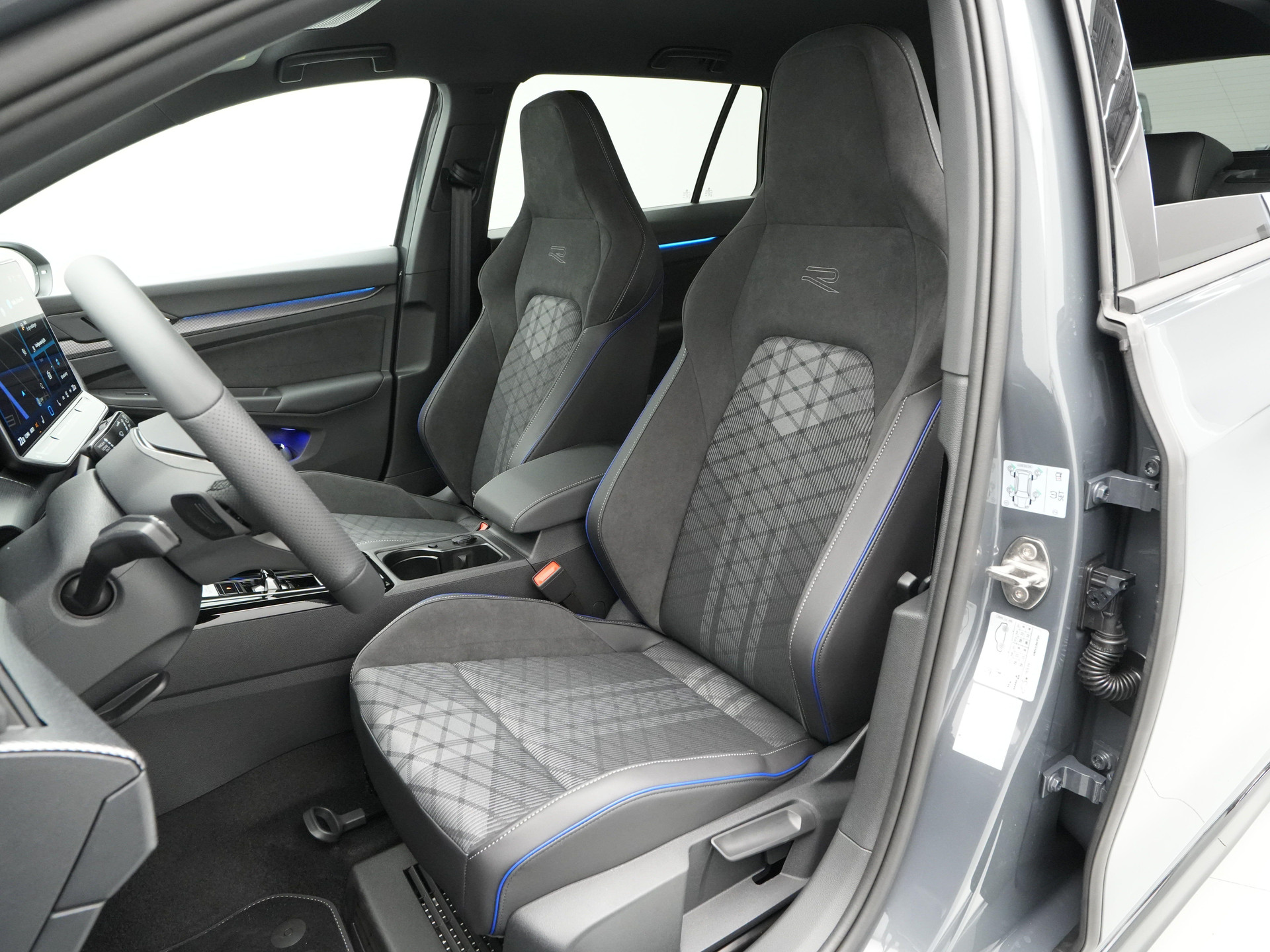 Volkswagen - GOLF Variant 1.5 eTSI 116 7DSG R-Line Edition - 2025