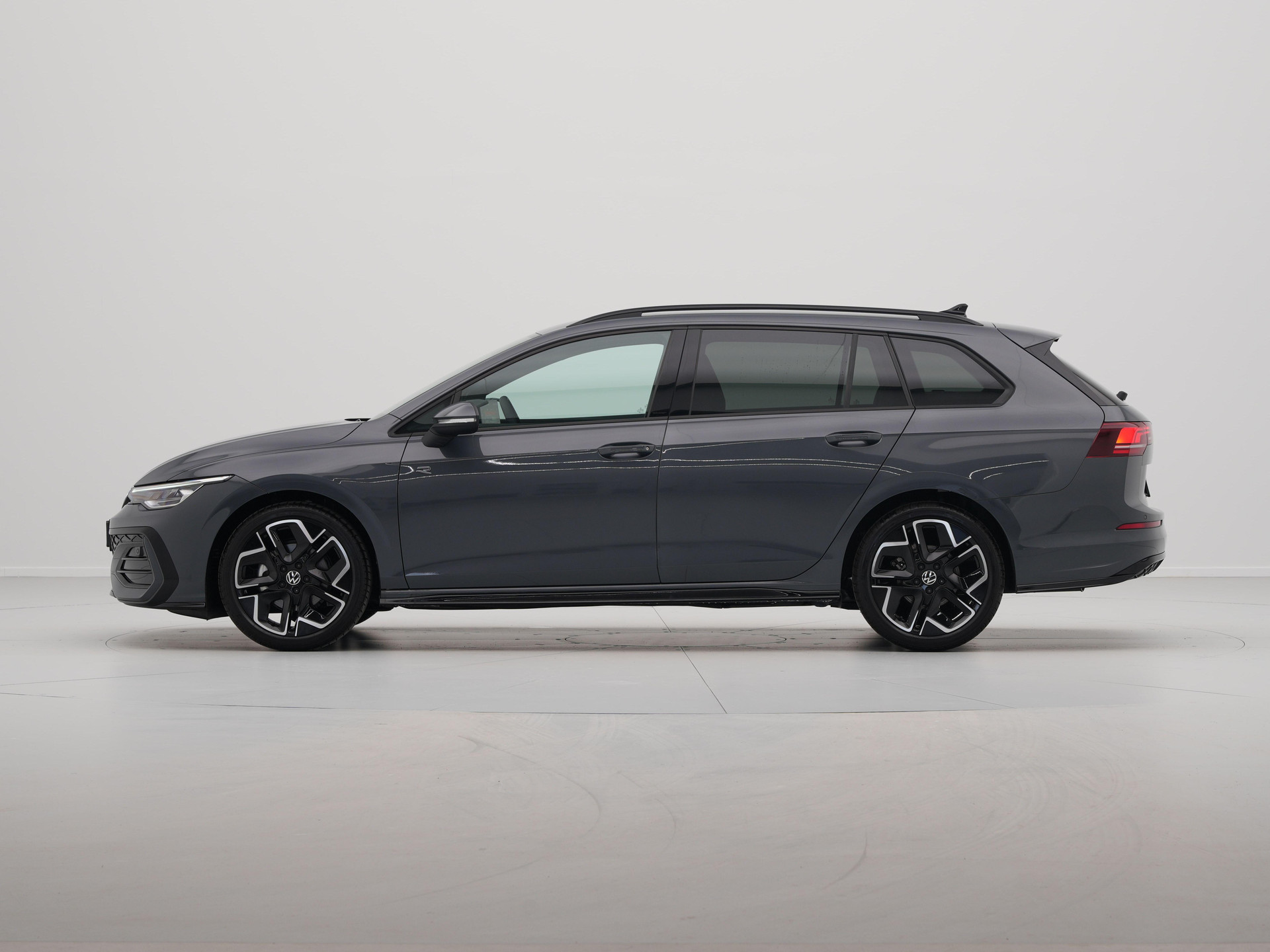 Volkswagen - GOLF Variant 1.5 eTSI 116 7DSG R-Line Edition - 2024