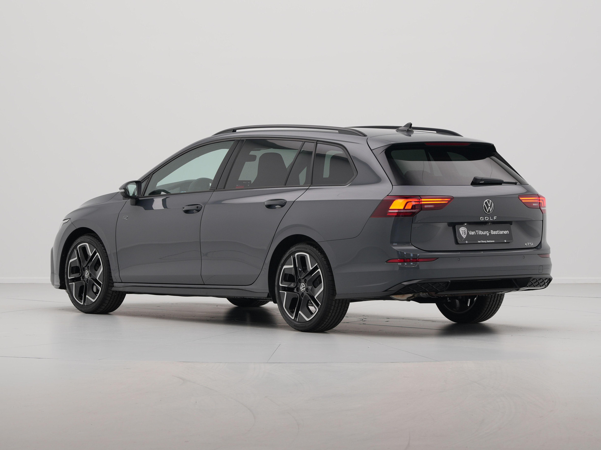 Volkswagen - GOLF Variant 1.5 eTSI 116 7DSG R-Line Edition - 2024
