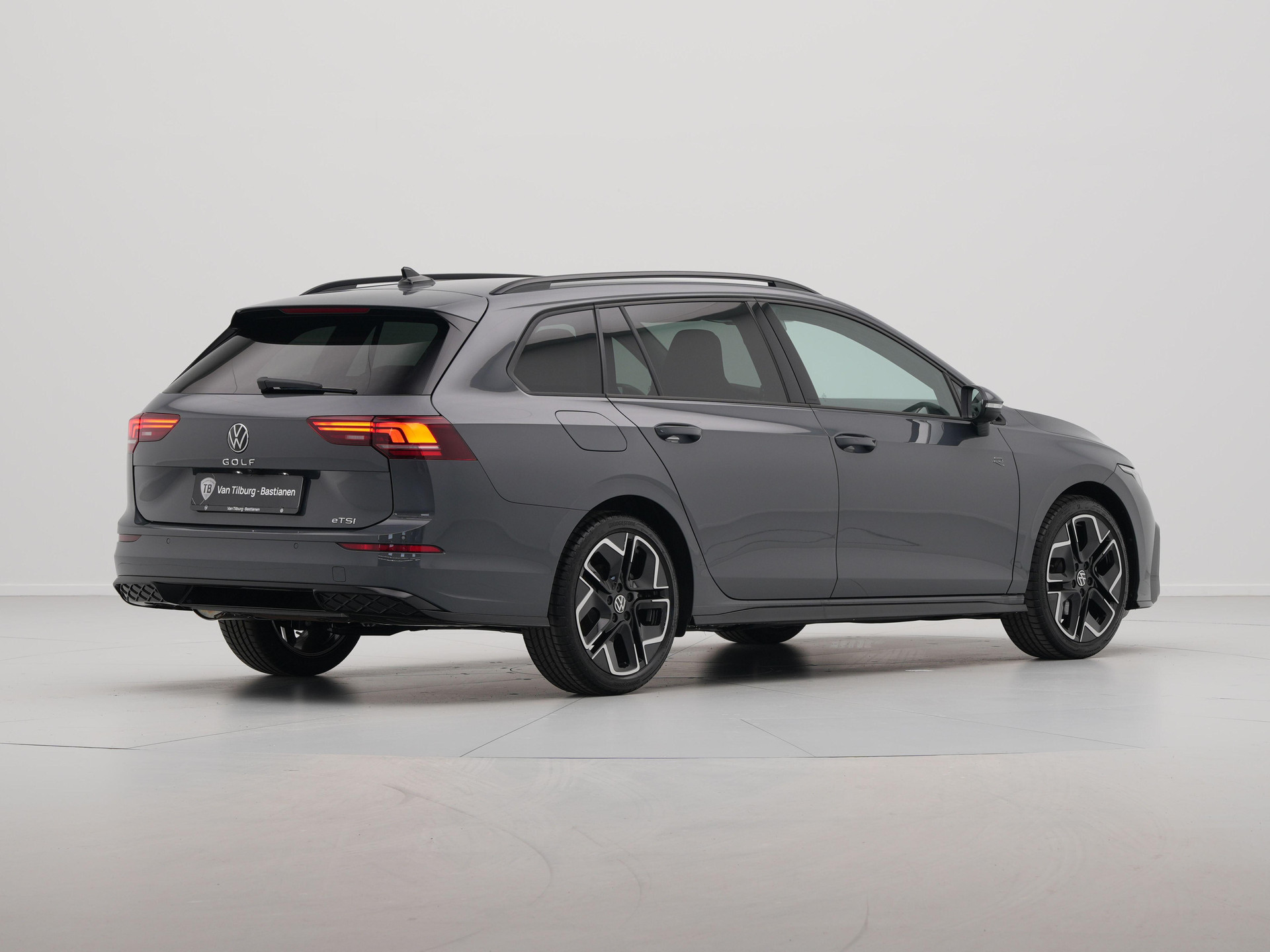 Volkswagen - GOLF Variant 1.5 eTSI 116 7DSG R-Line Edition - 2024