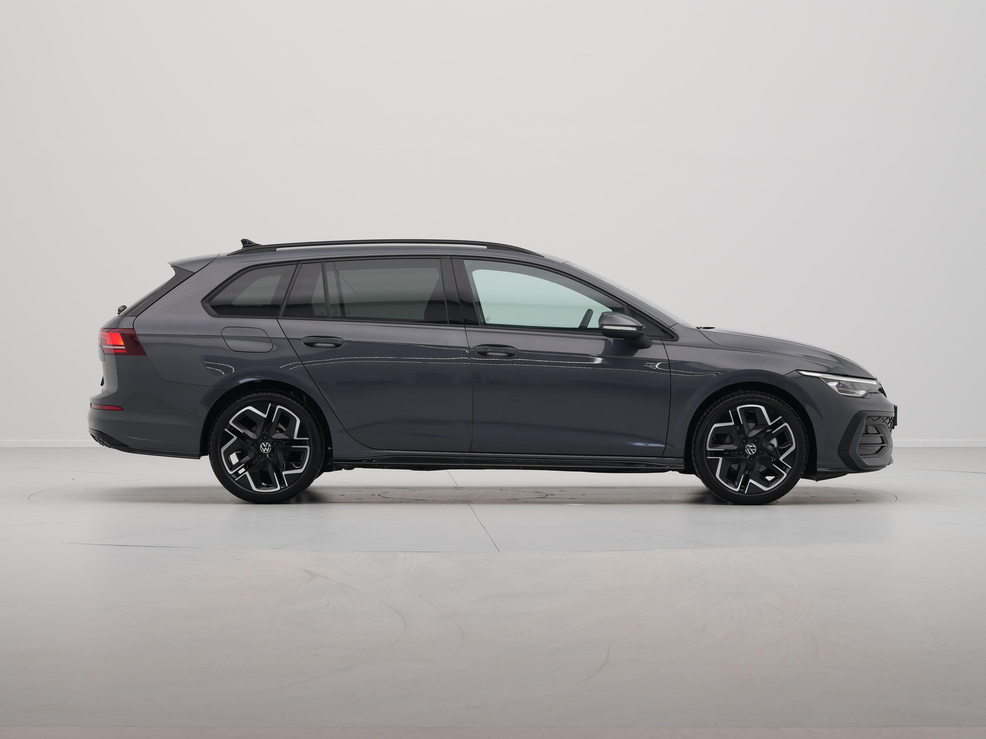 Volkswagen - GOLF Variant 1.5 eTSI 116 7DSG R-Line Edition - 2024