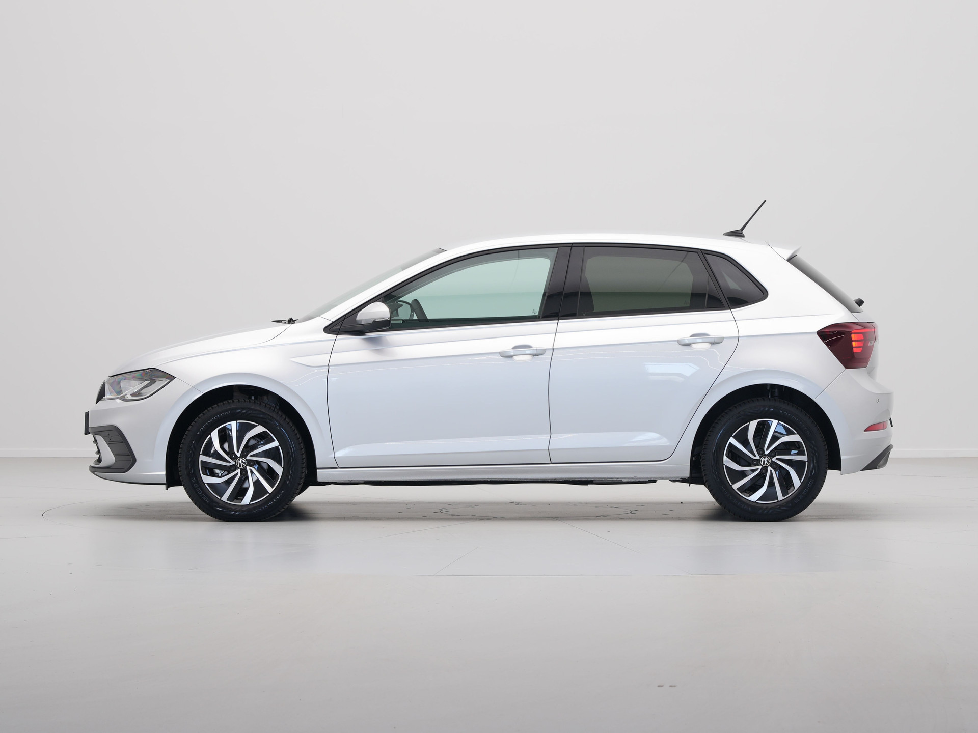 Volkswagen - Polo 1.0 TSI 95 5MT Life Edition - 2024