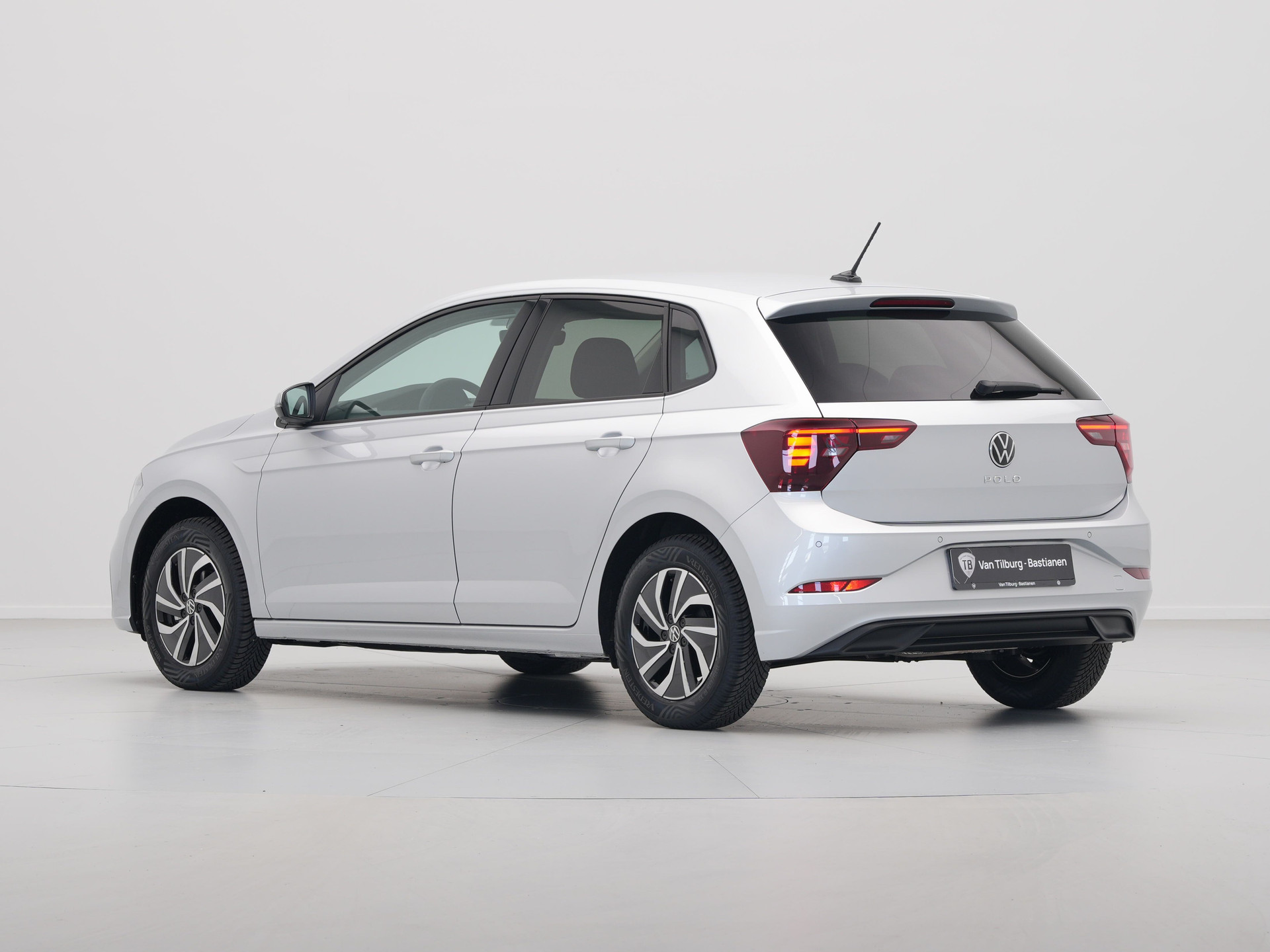 Volkswagen - Polo 1.0 TSI 95 5MT Life Edition - 2024