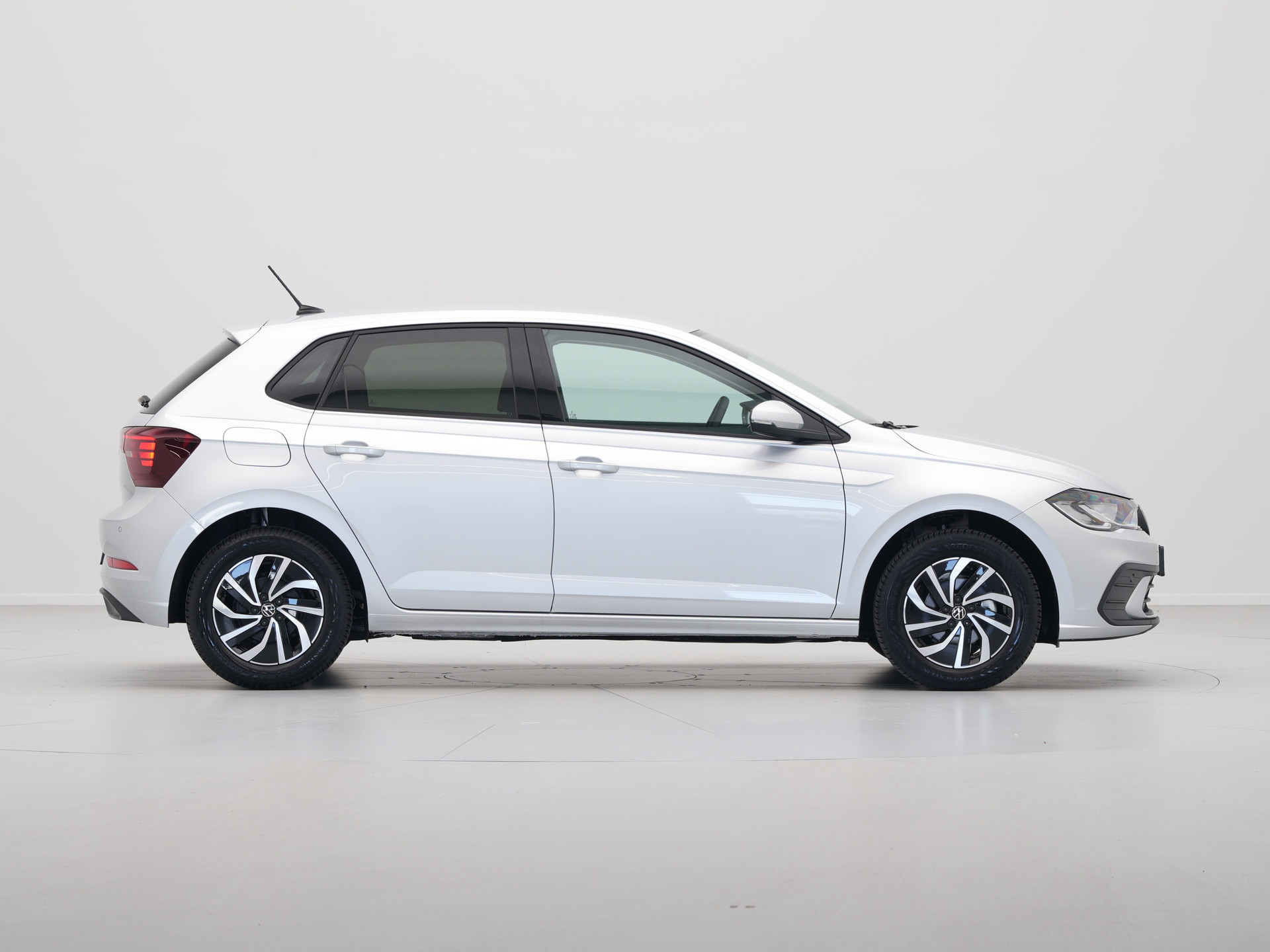 Volkswagen - Polo 1.0 TSI 95 5MT Life Edition - 2024