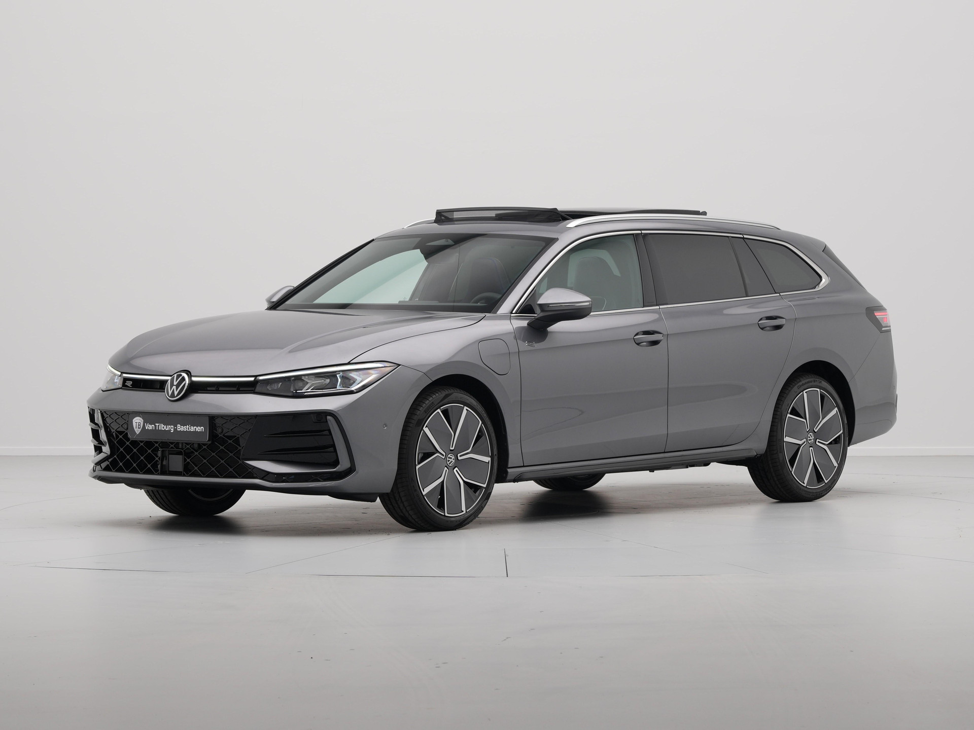 Volkswagen - Passat Variant 1.5 eHybrid 204 6DSG R-Line Edition - 2024