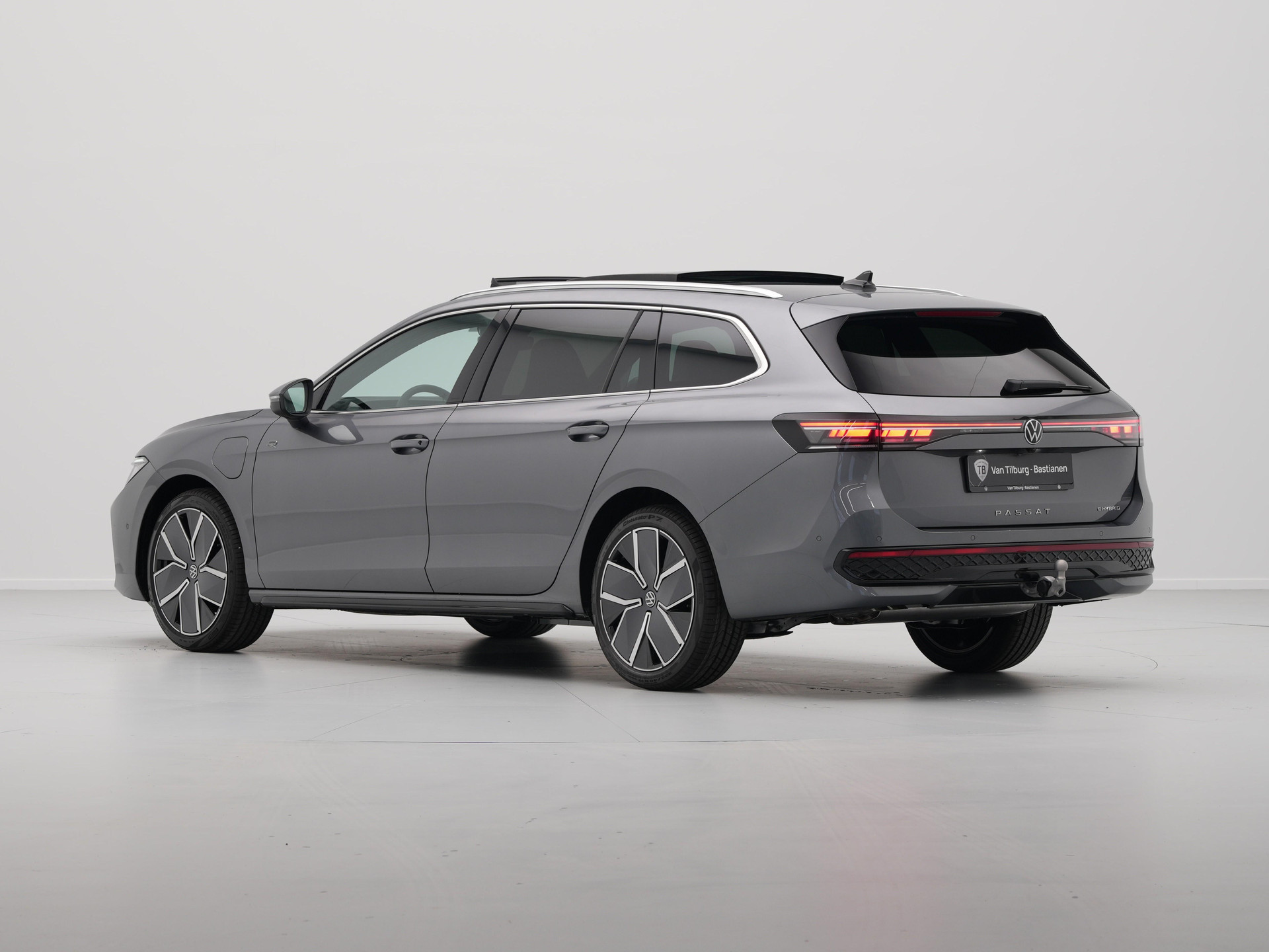 Volkswagen - Passat Variant 1.5 eHybrid 204 6DSG R-Line Edition - 2024
