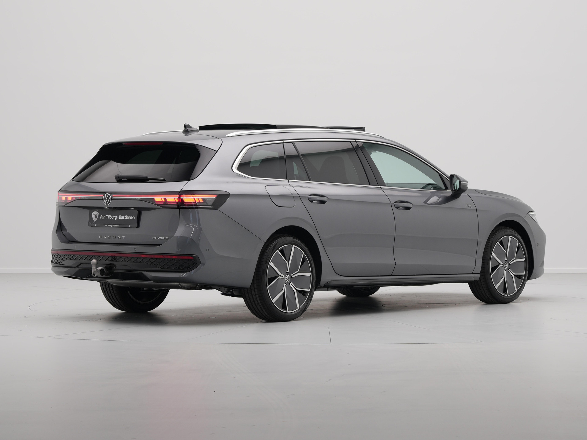 Volkswagen - Passat Variant 1.5 eHybrid 204 6DSG R-Line Edition - 2024