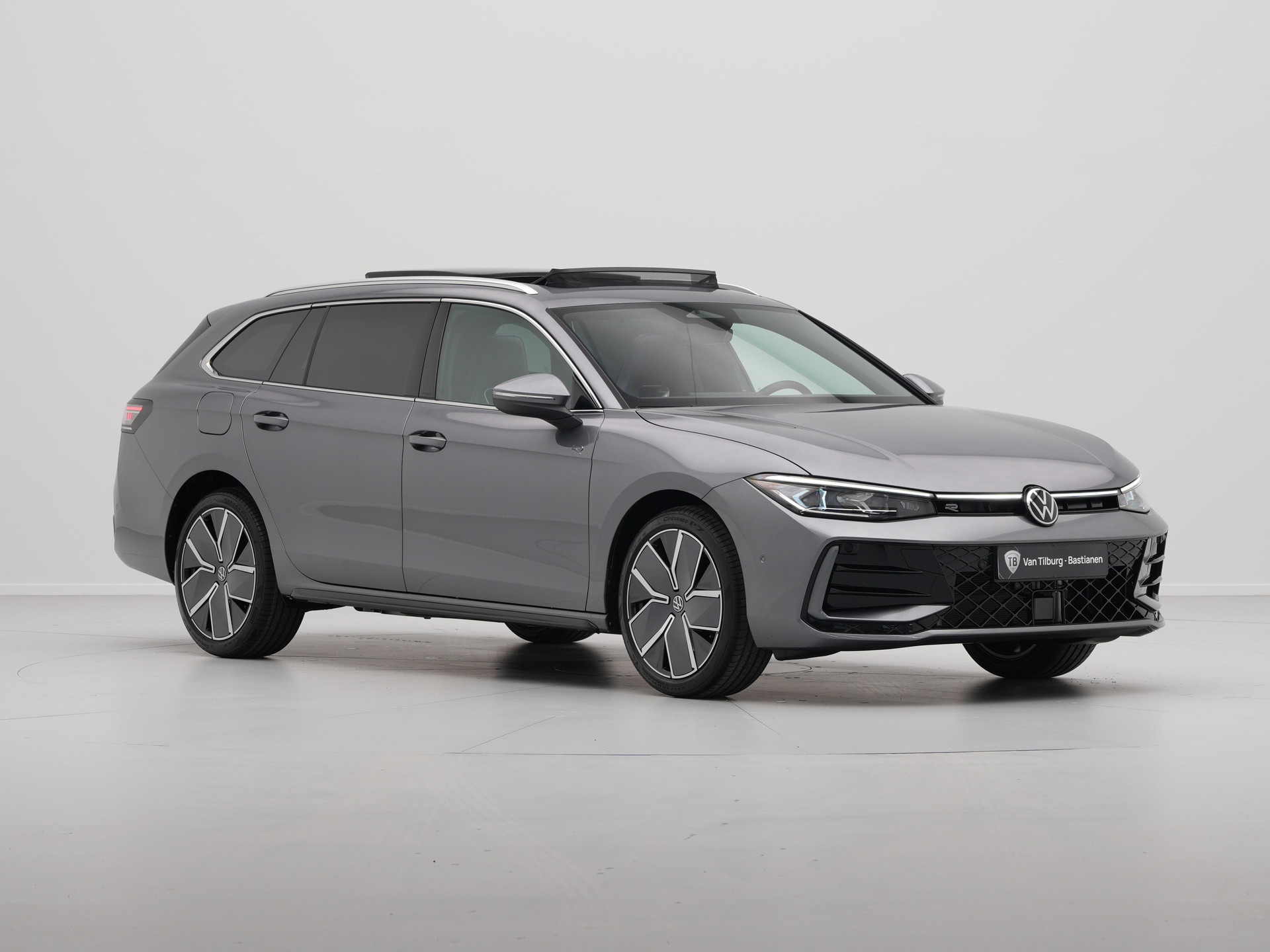 Volkswagen - Passat Variant 1.5 eHybrid 204 6DSG R-Line Edition - 2024