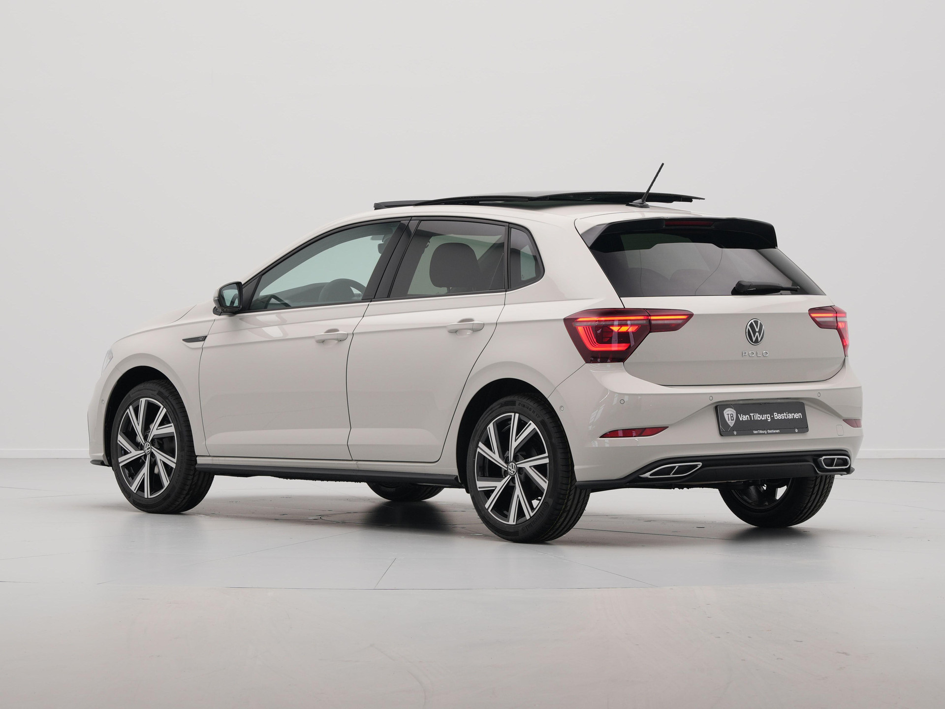 Volkswagen - Polo 1.0 TSI 95 5MT R-Line Edition - 2024