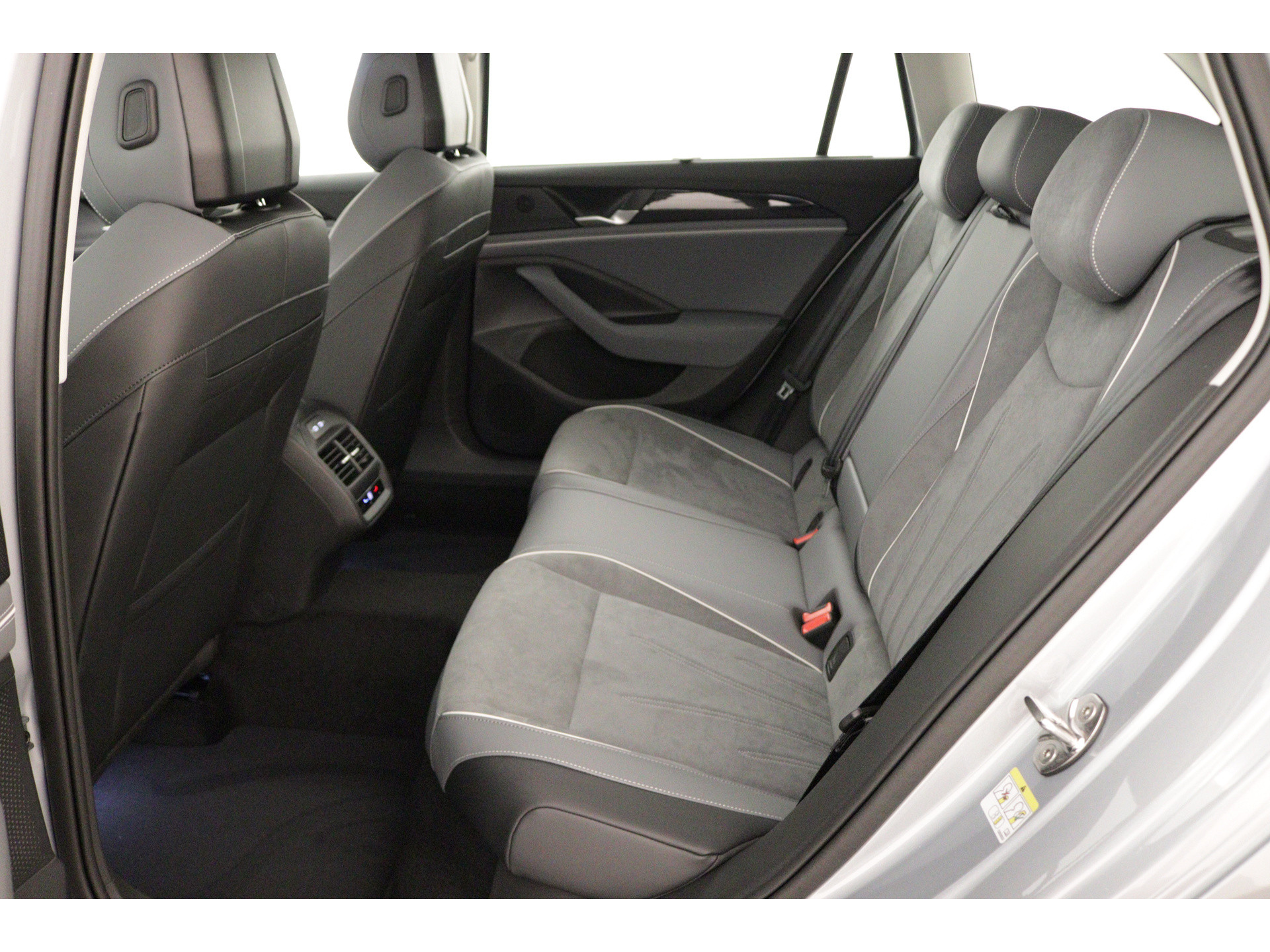 Volkswagen - Passat Variant 1.5 eTSI Business - 2024