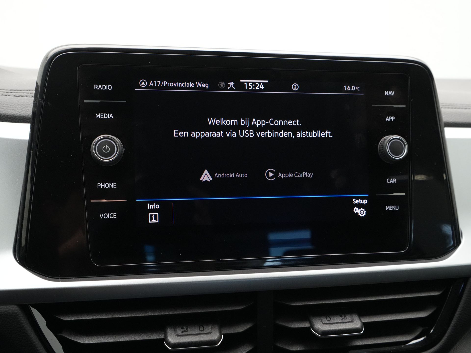 Volkswagen - T-Roc 1.5 TSI Life - 2024